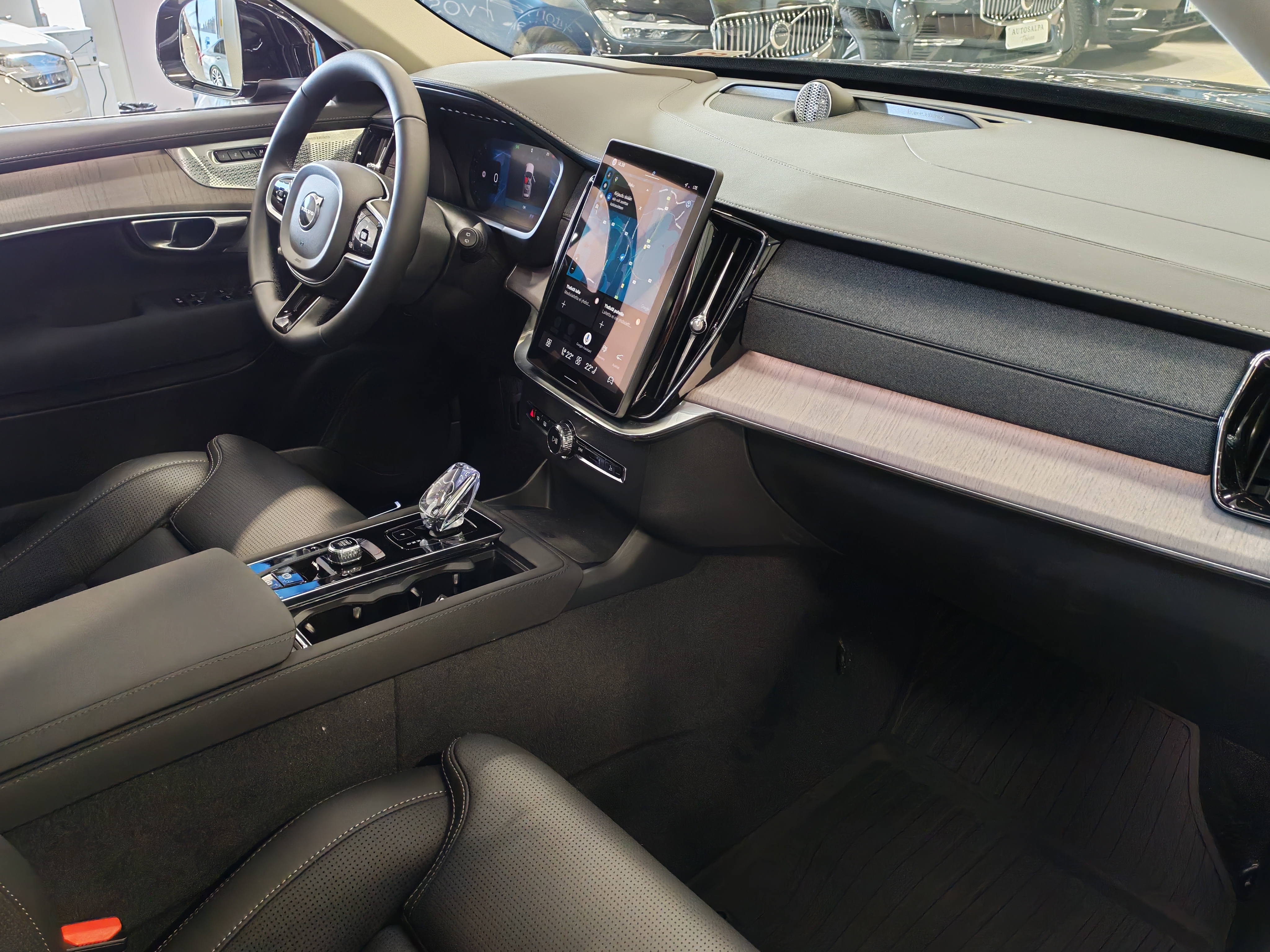 Volvo XC90 T8 AWD LONG RANGE ULTRA BRIGHT.