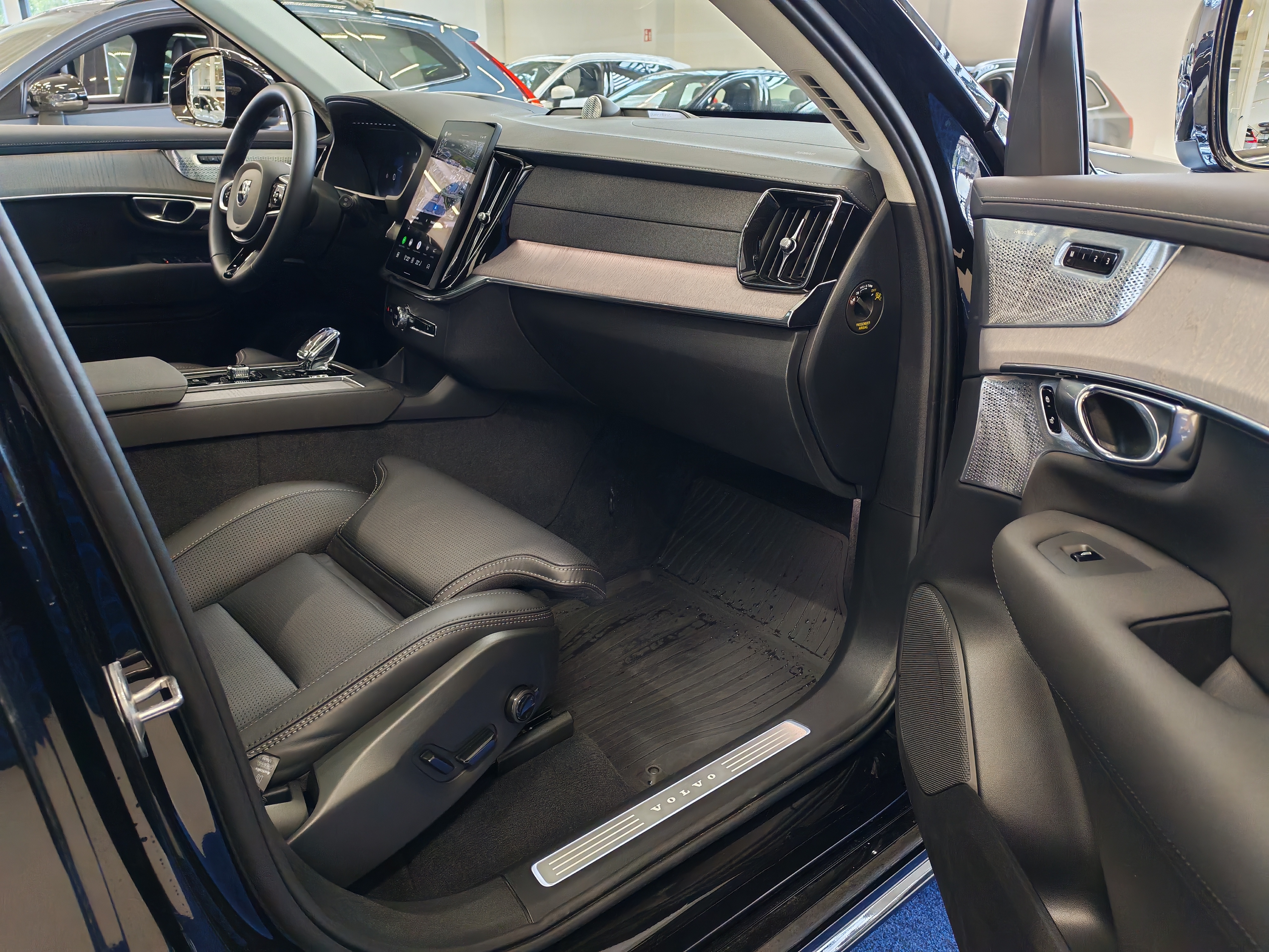 Volvo XC90 T8 AWD LONG RANGE ULTRA BRIGHT.