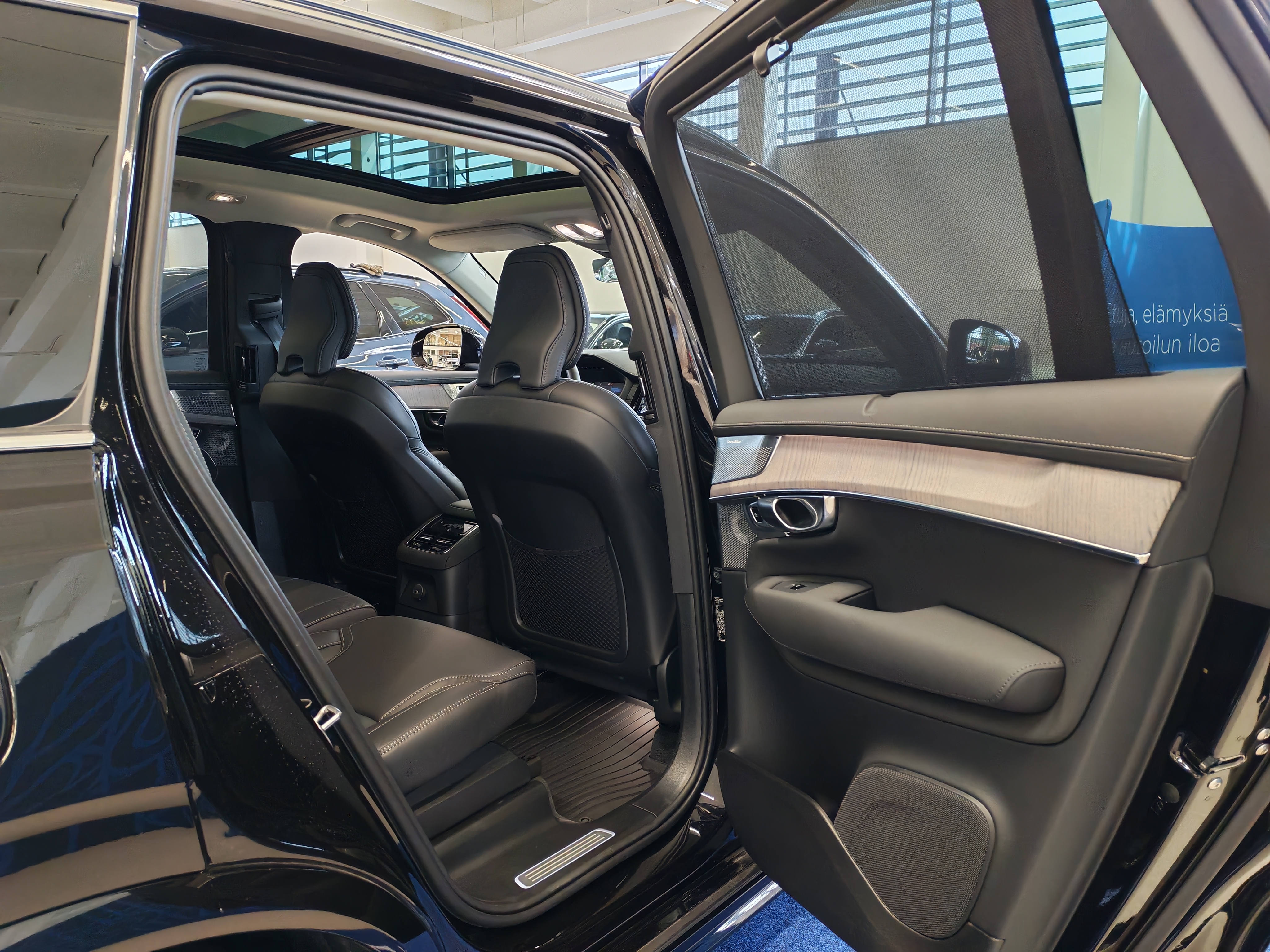 Volvo XC90 T8 AWD LONG RANGE ULTRA BRIGHT.