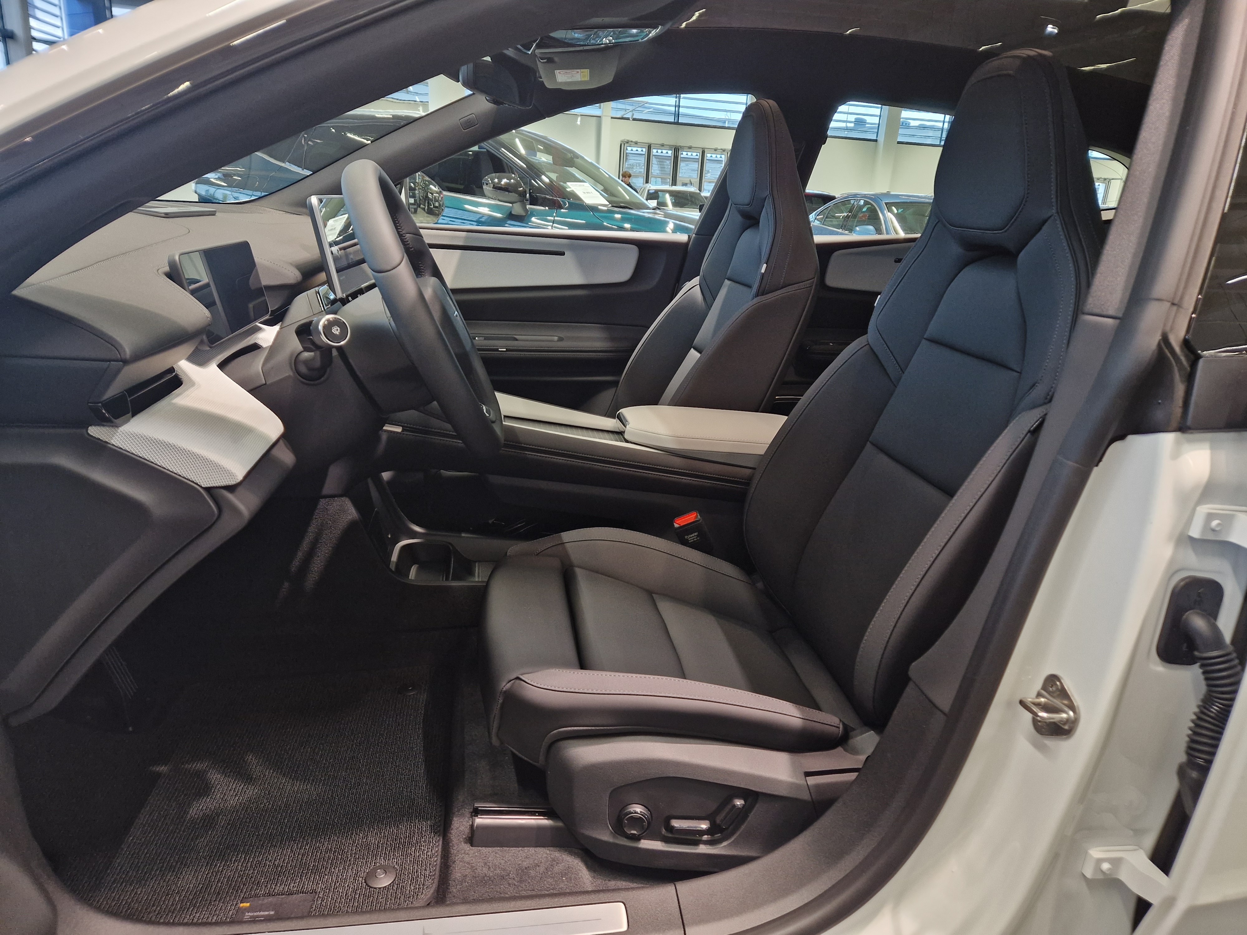 Polestar 4 LONG RANGE SINGLE MOTOR BUSINESS