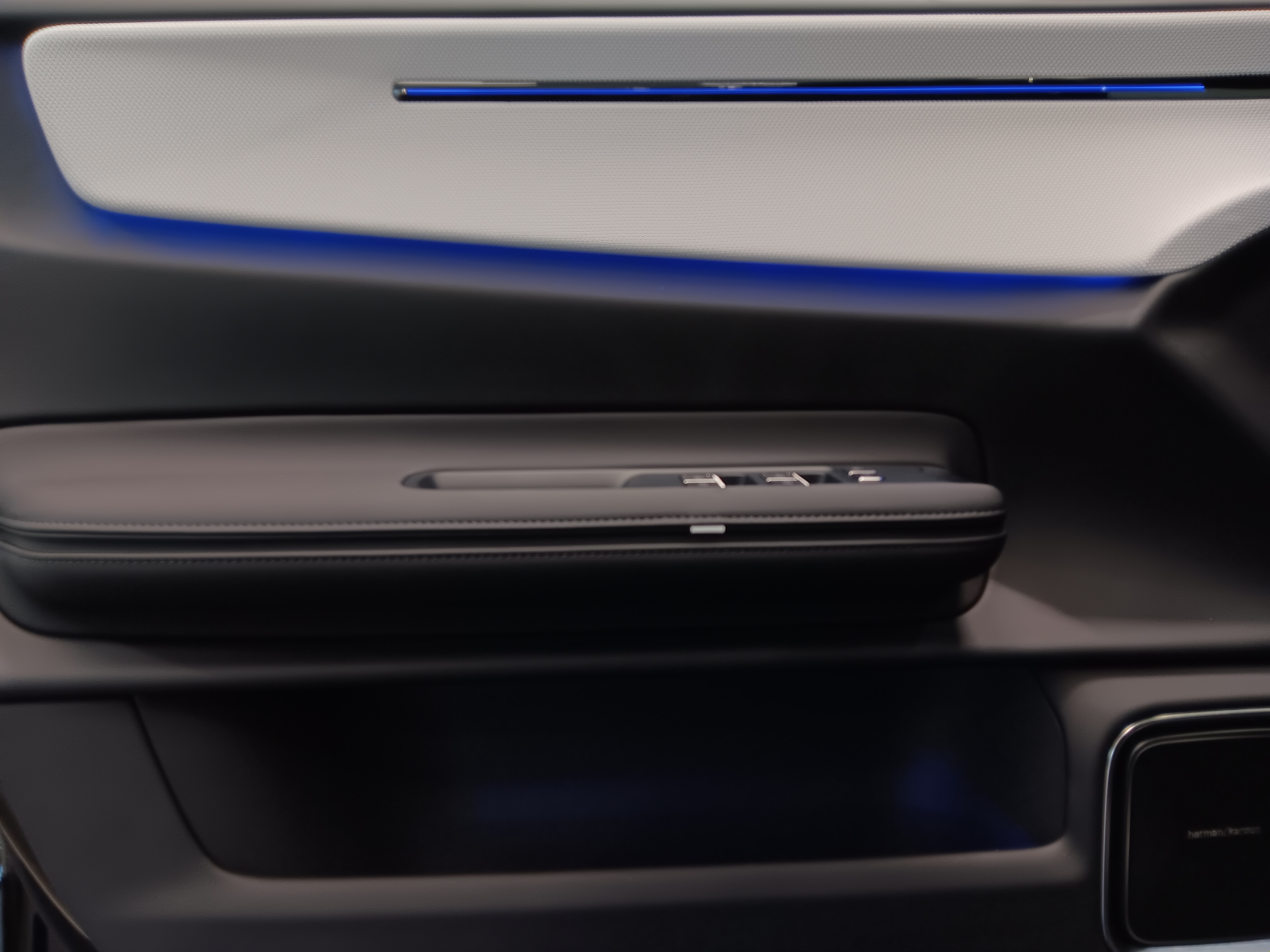 Polestar 4 LONG RANGE SINGLE MOTOR BUSINESS