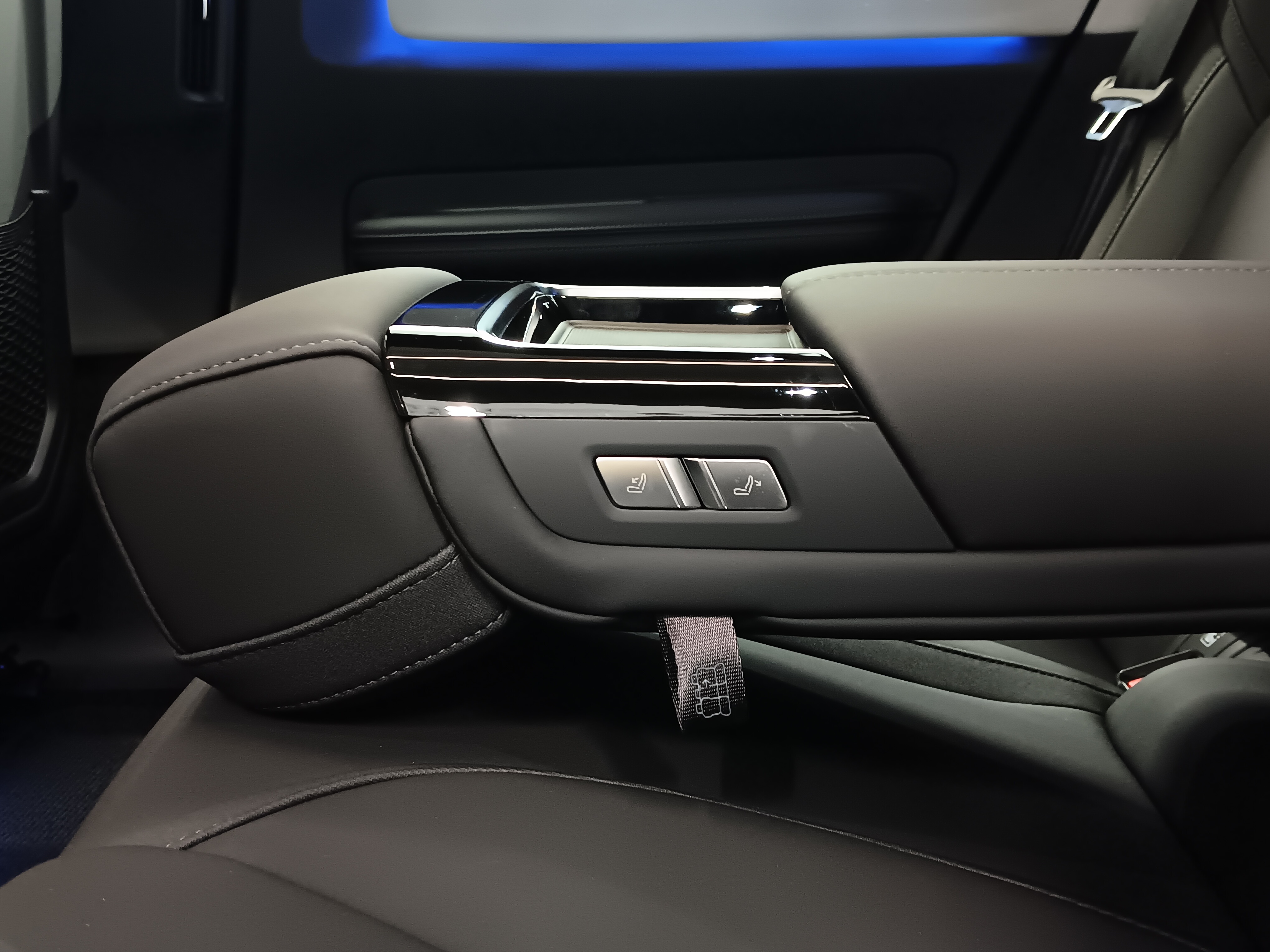 Polestar 4 LONG RANGE SINGLE MOTOR BUSINESS
