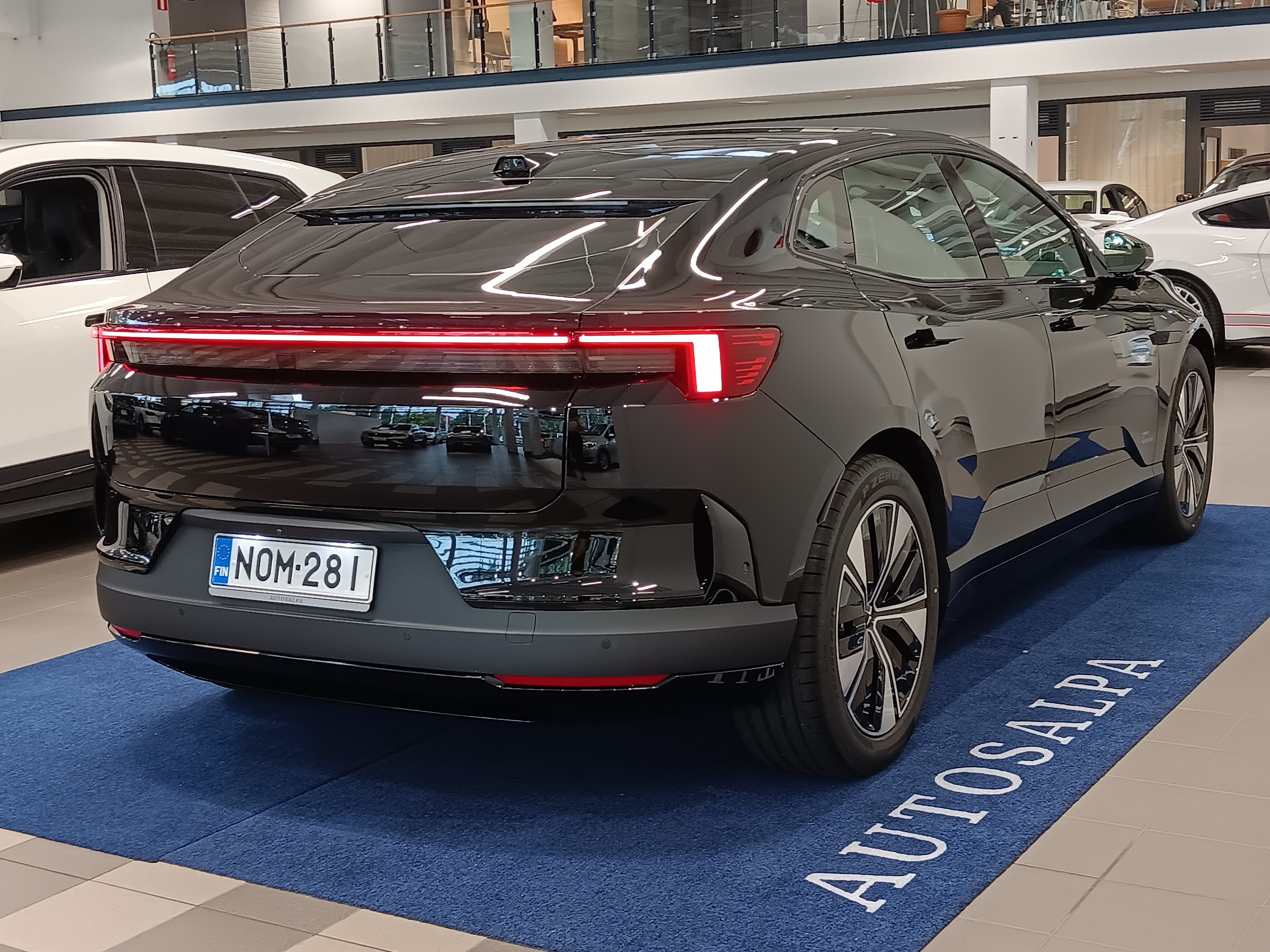Polestar 4 LONG RANGE SINGLE MOTOR BUSINESS
