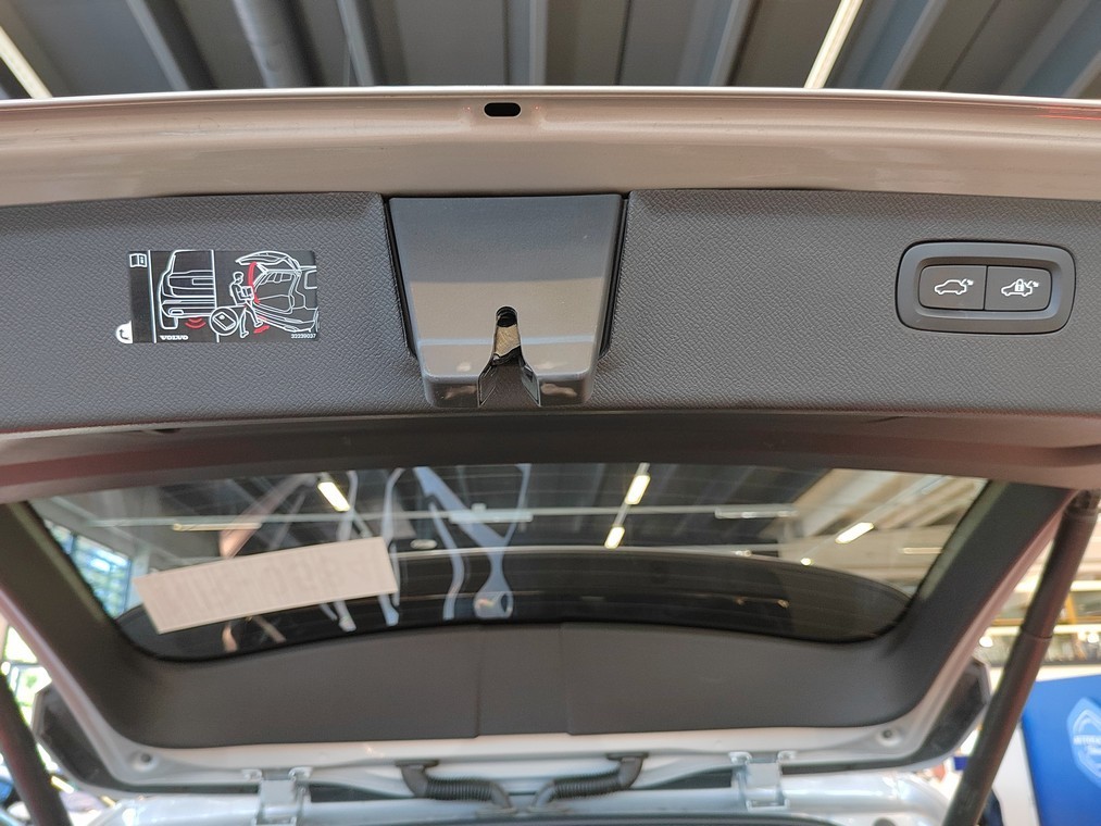 Volvo XC90 T8 AWD LONG RANGE ULTIMATE DARK TAKUU 24KK/40TKM.
