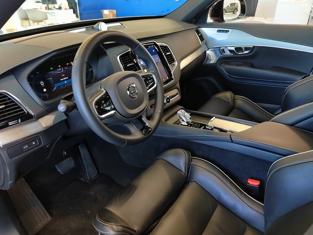 Volvo XC90 T8 AWD LONG RANGE ULTIMATE DARK TAKUU 24KK/40TKM.