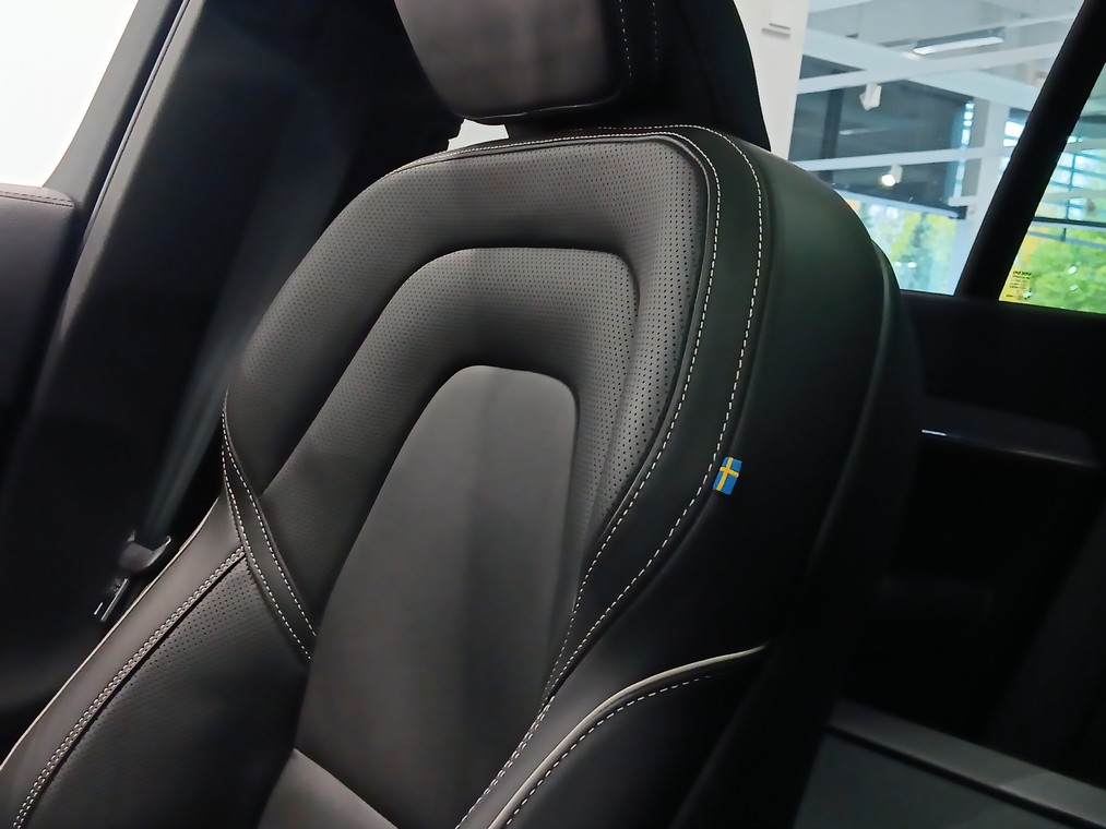 Volvo XC90 T8 AWD LONG RANGE ULTIMATE DARK TAKUU 24KK/40TKM.