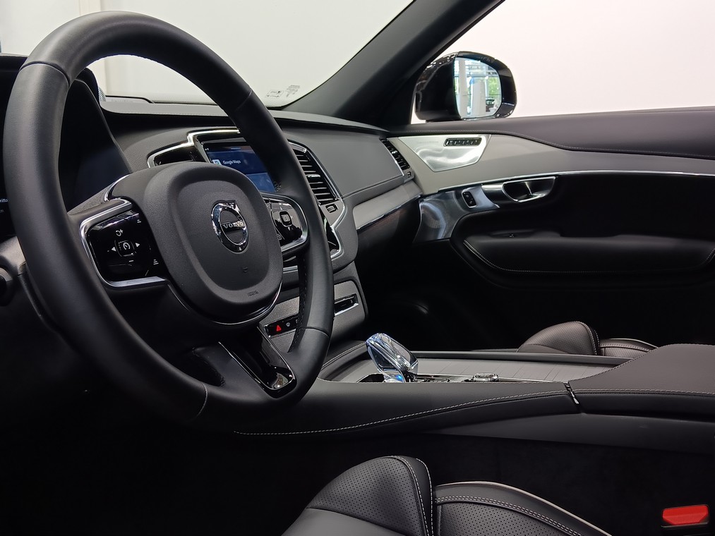 Volvo XC90 T8 AWD LONG RANGE ULTIMATE DARK TAKUU 24KK/40TKM.