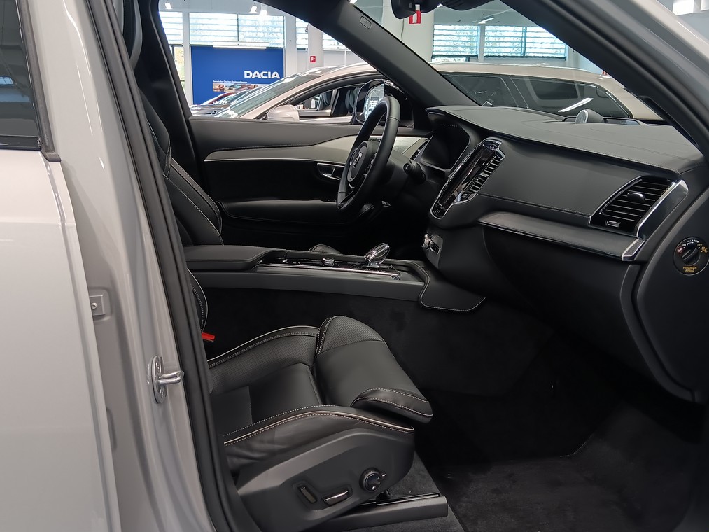 Volvo XC90 T8 AWD LONG RANGE ULTIMATE DARK TAKUU 24KK/40TKM.