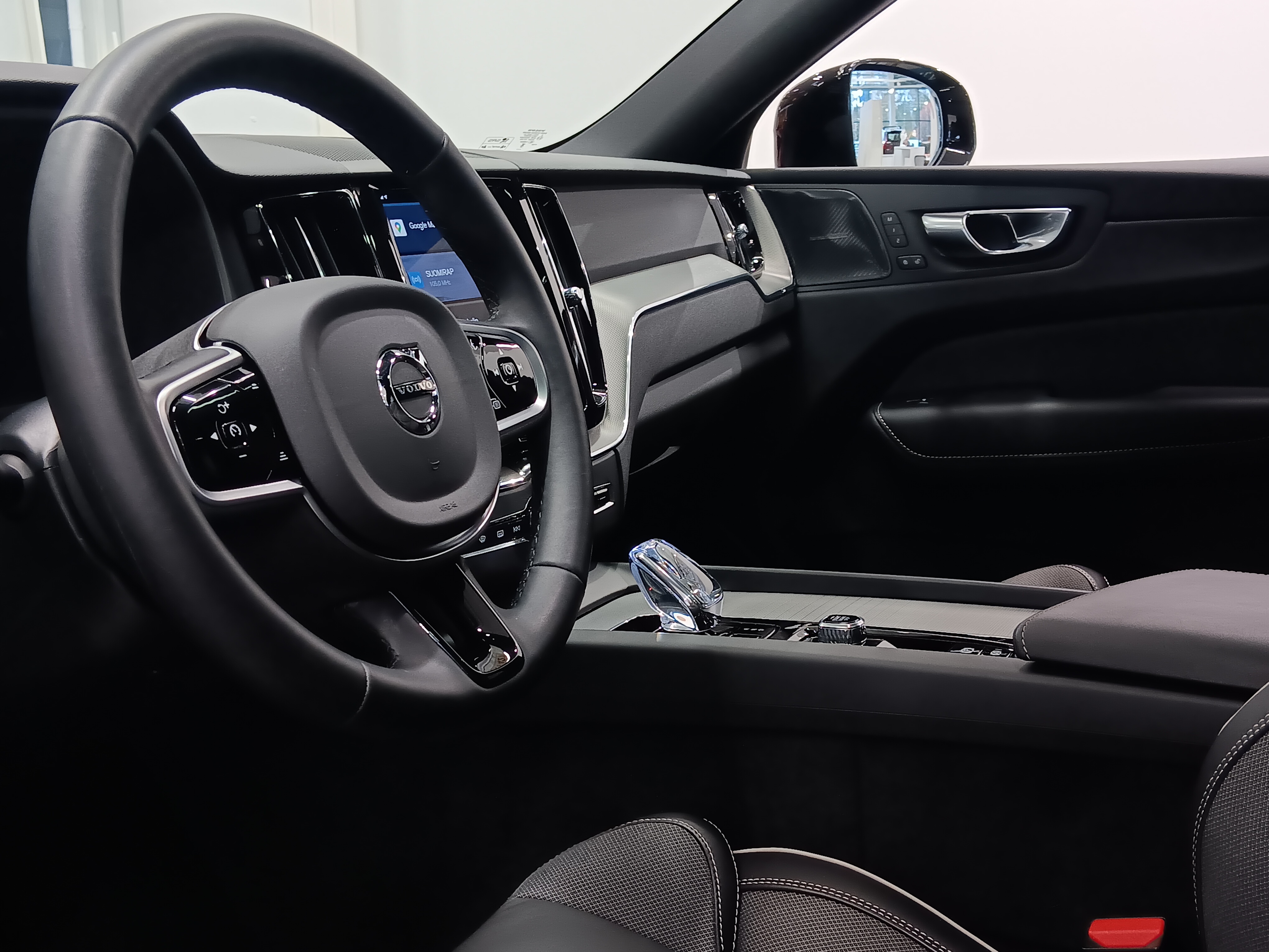 Volvo XC60 T6 AWD LONG RANGE PLUS DARK TAKUU 24KK/40TKM.