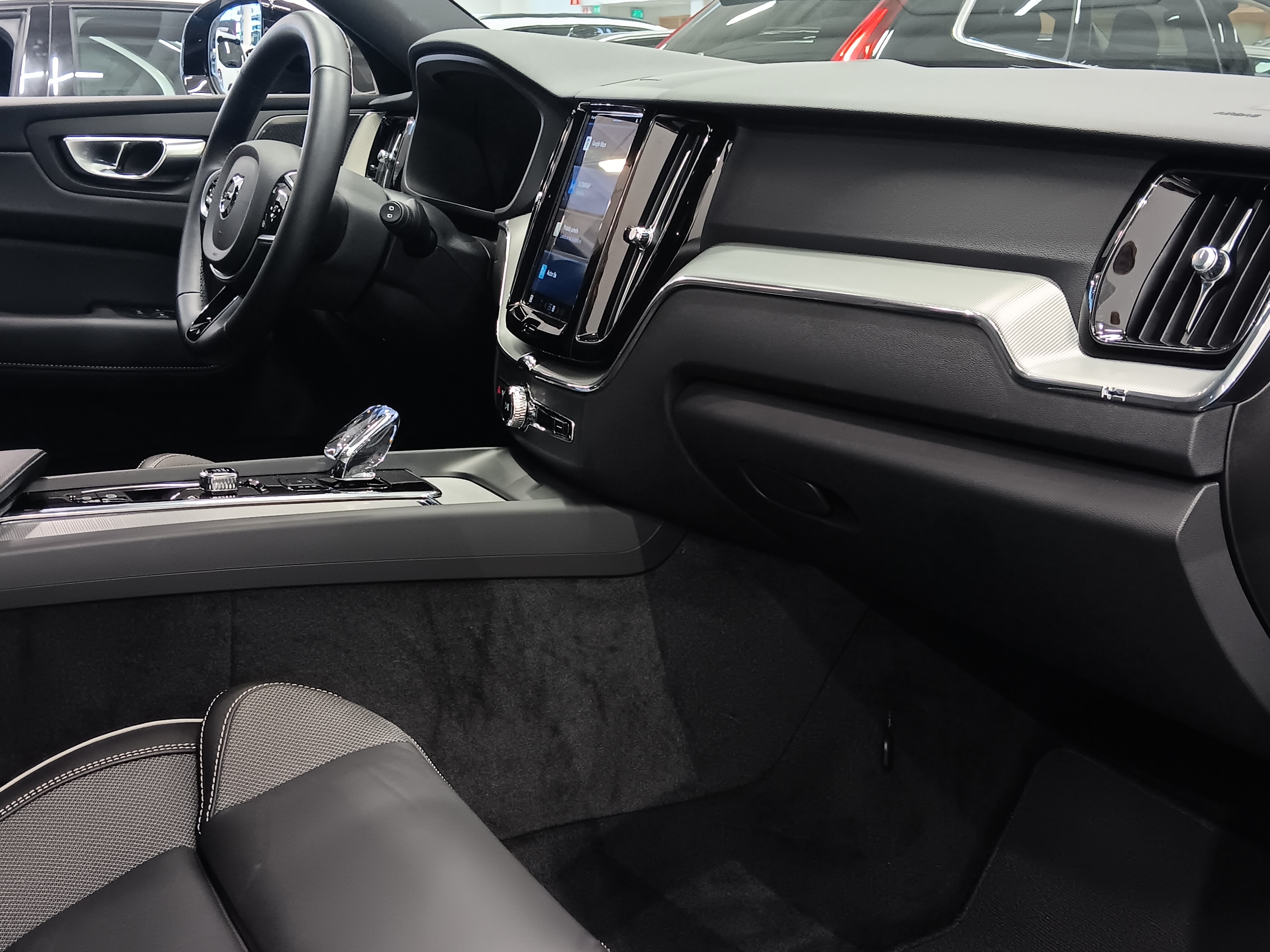 Volvo XC60 T6 AWD LONG RANGE PLUS DARK TAKUU 24KK/40TKM.