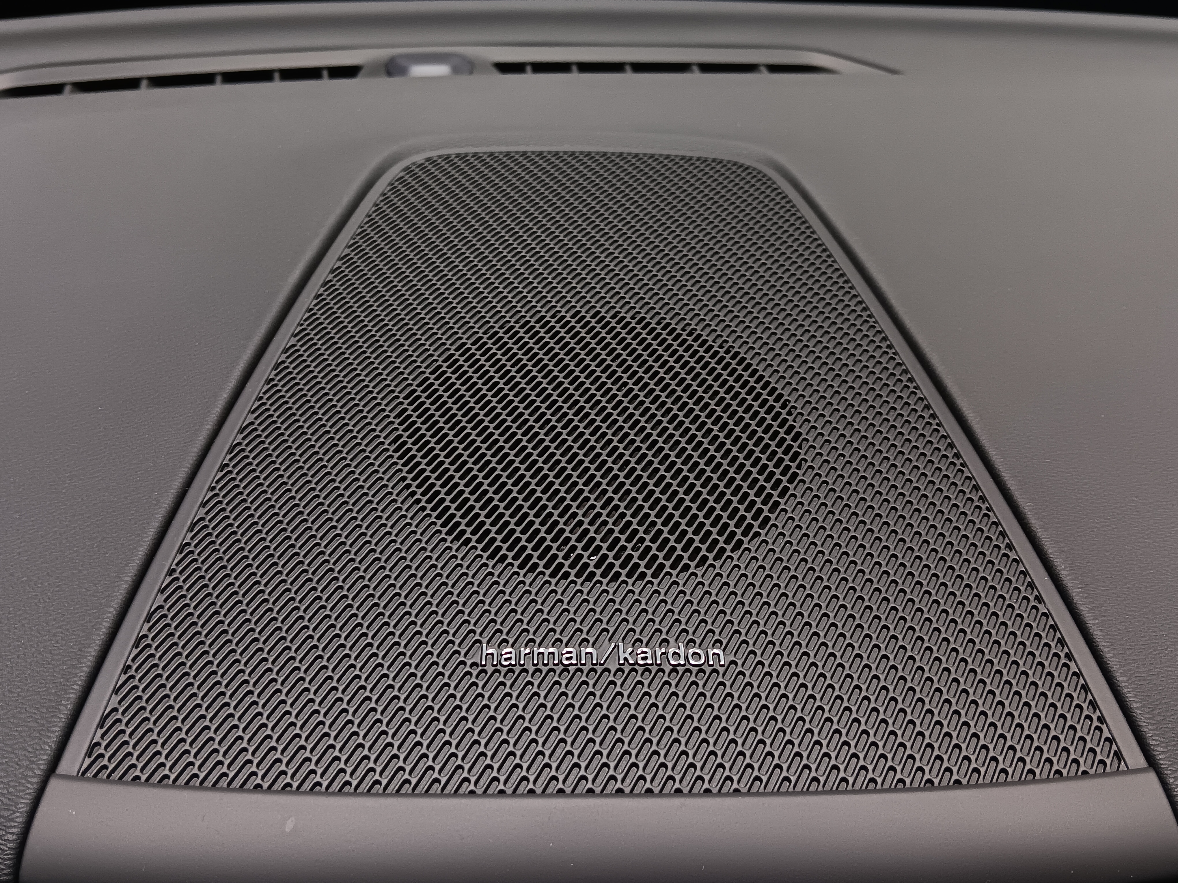 Volvo XC60 T6 AWD LONG RANGE PLUS DARK TAKUU 24KK/40TKM.