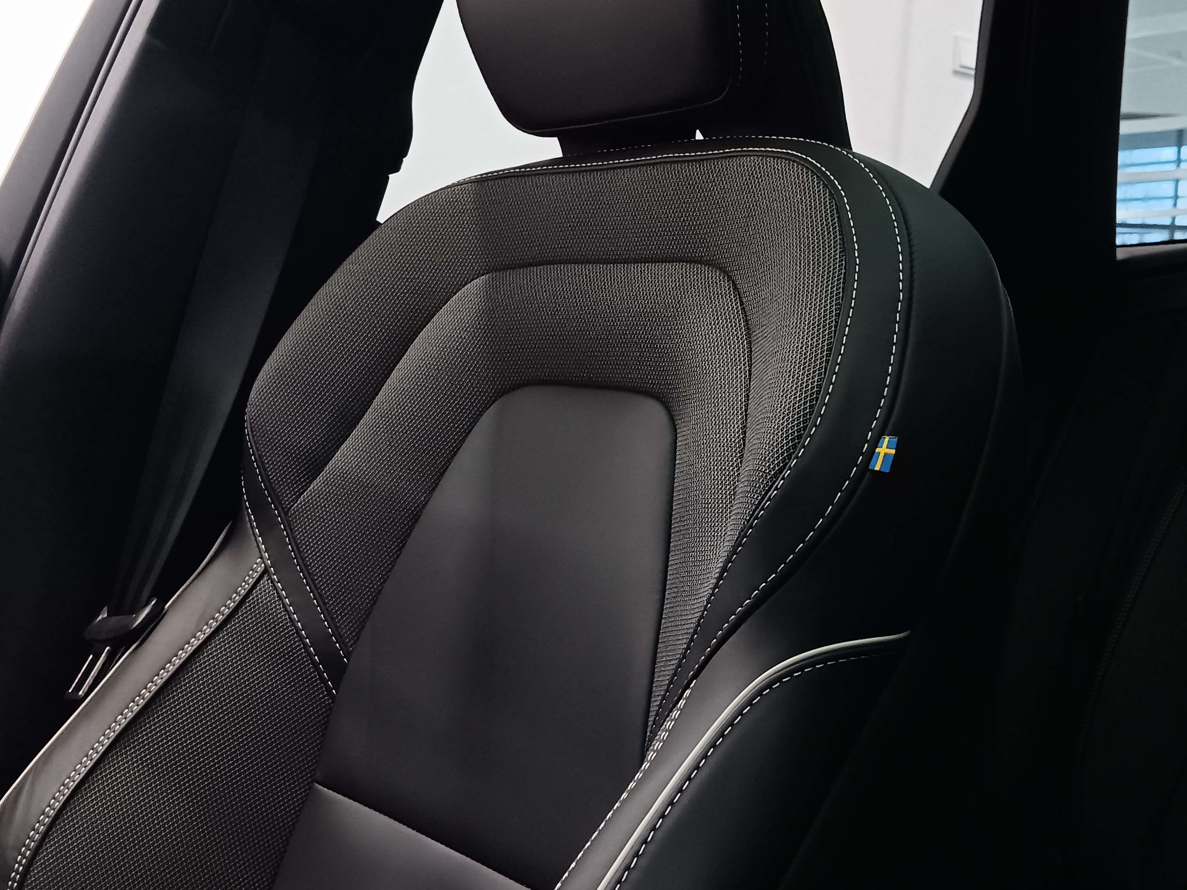 Volvo XC60 T6 AWD LONG RANGE PLUS DARK TAKUU 24KK/40TKM.