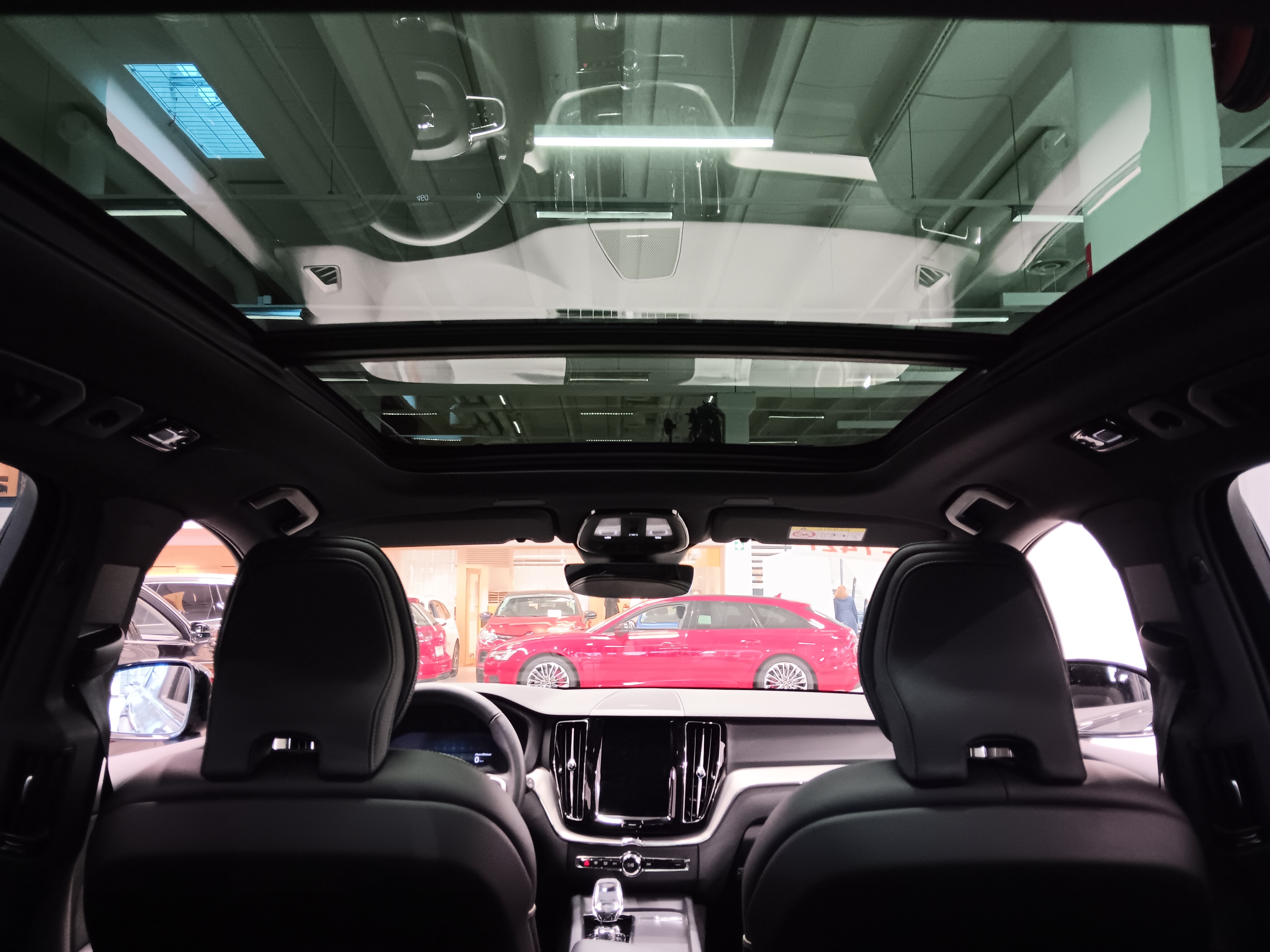 Volvo XC60 T6 AWD LONG RANGE PLUS DARK TAKUU 24KK/40TKM.