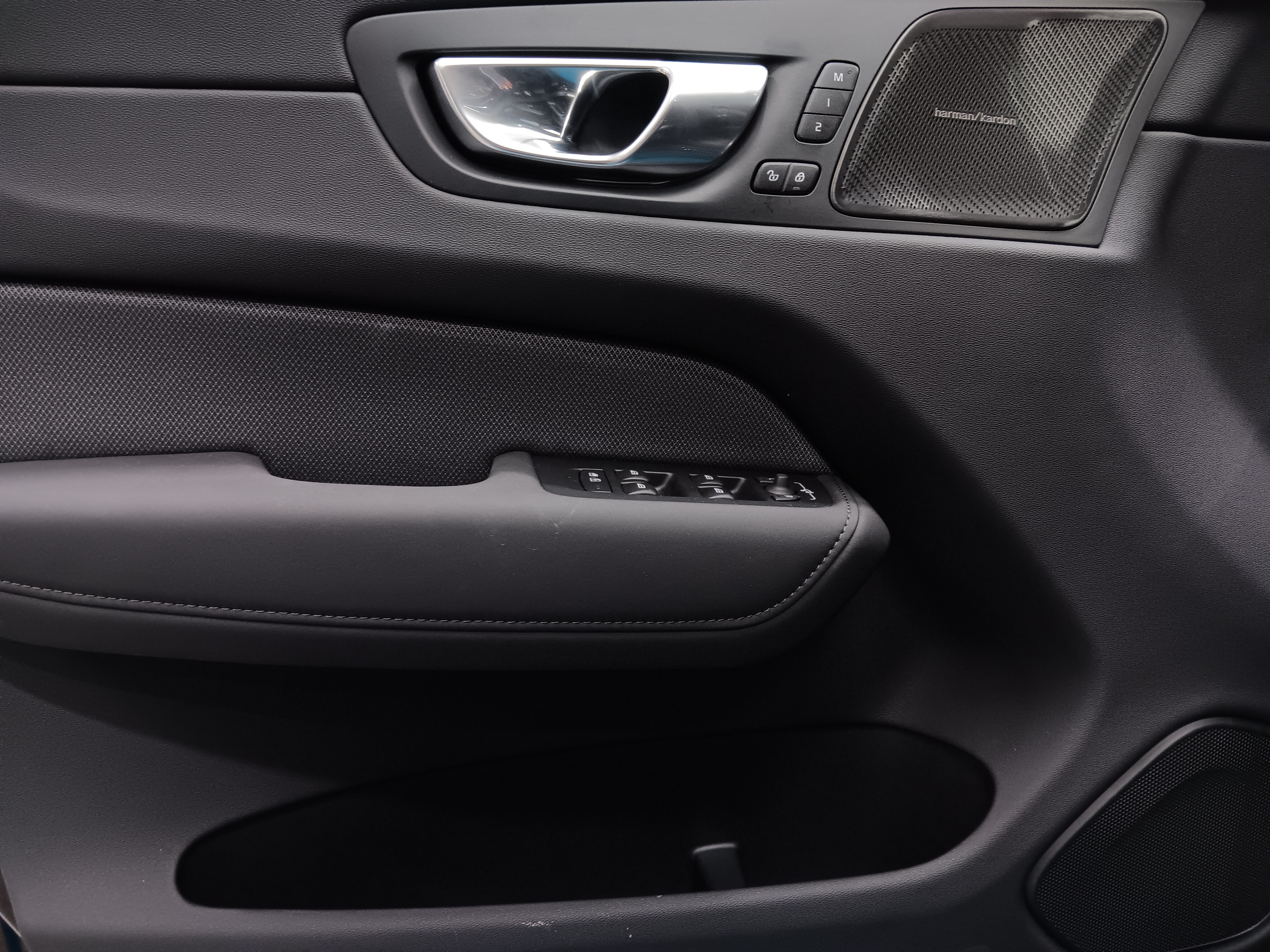 Volvo XC60 T6 AWD LONG RANGE PLUS BLACK EDITION