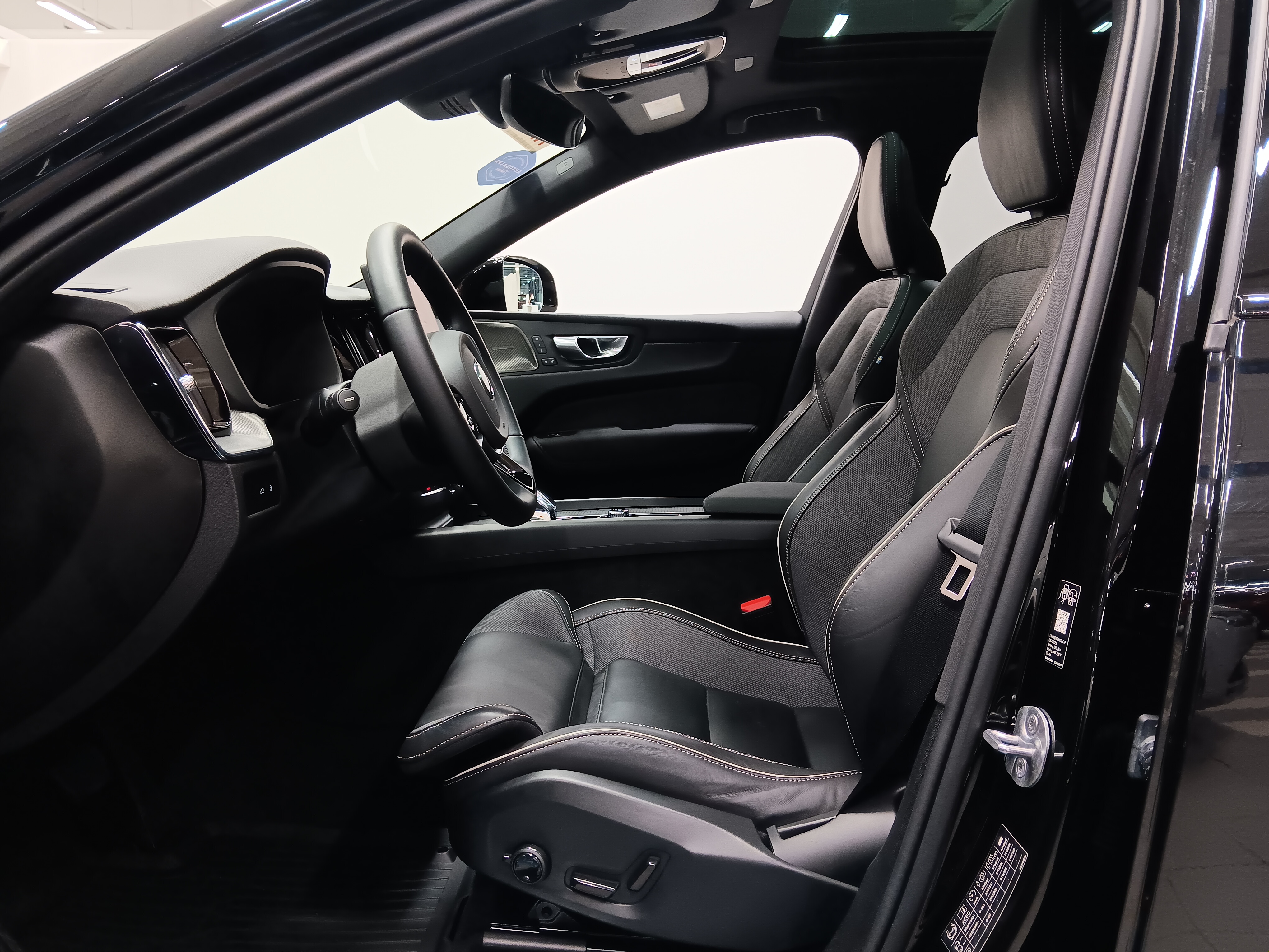 Volvo XC60 T6 AWD LONG RANGE PLUS BLACK EDITION