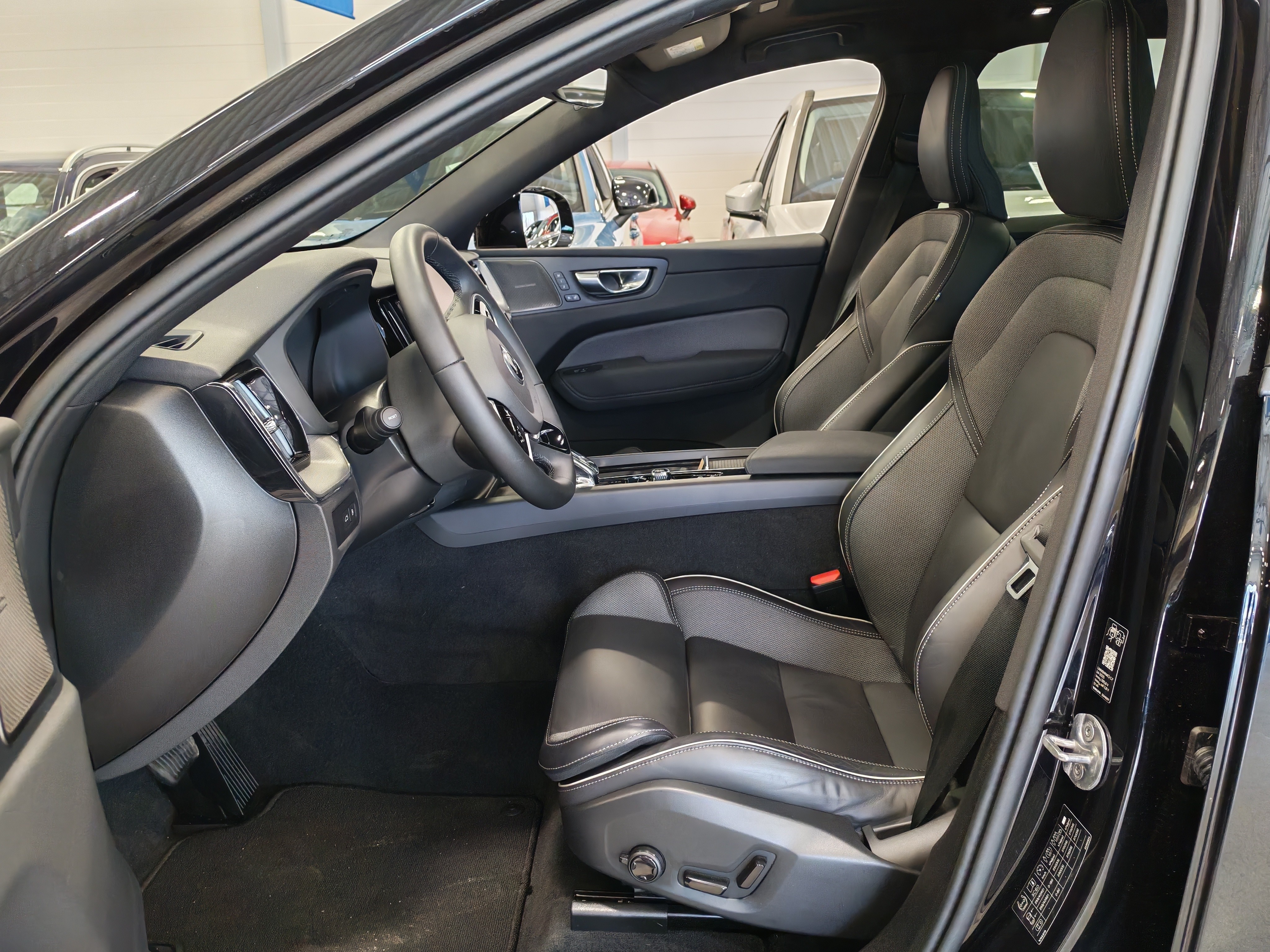 Volvo XC60 T6 AWD LONG RANGE PLUS BLACK EDITION