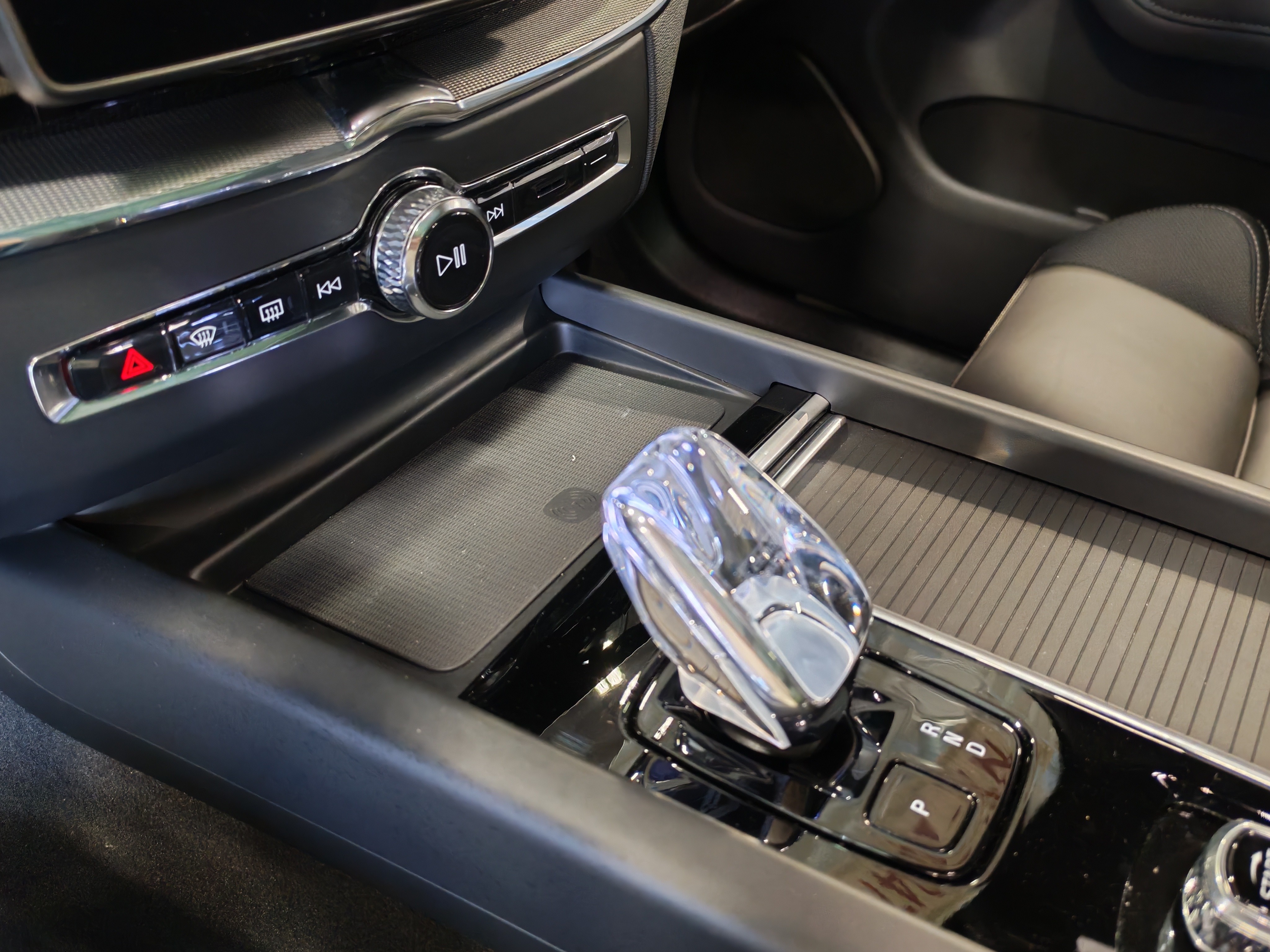 Volvo XC60 T6 AWD LONG RANGE PLUS BLACK EDITION