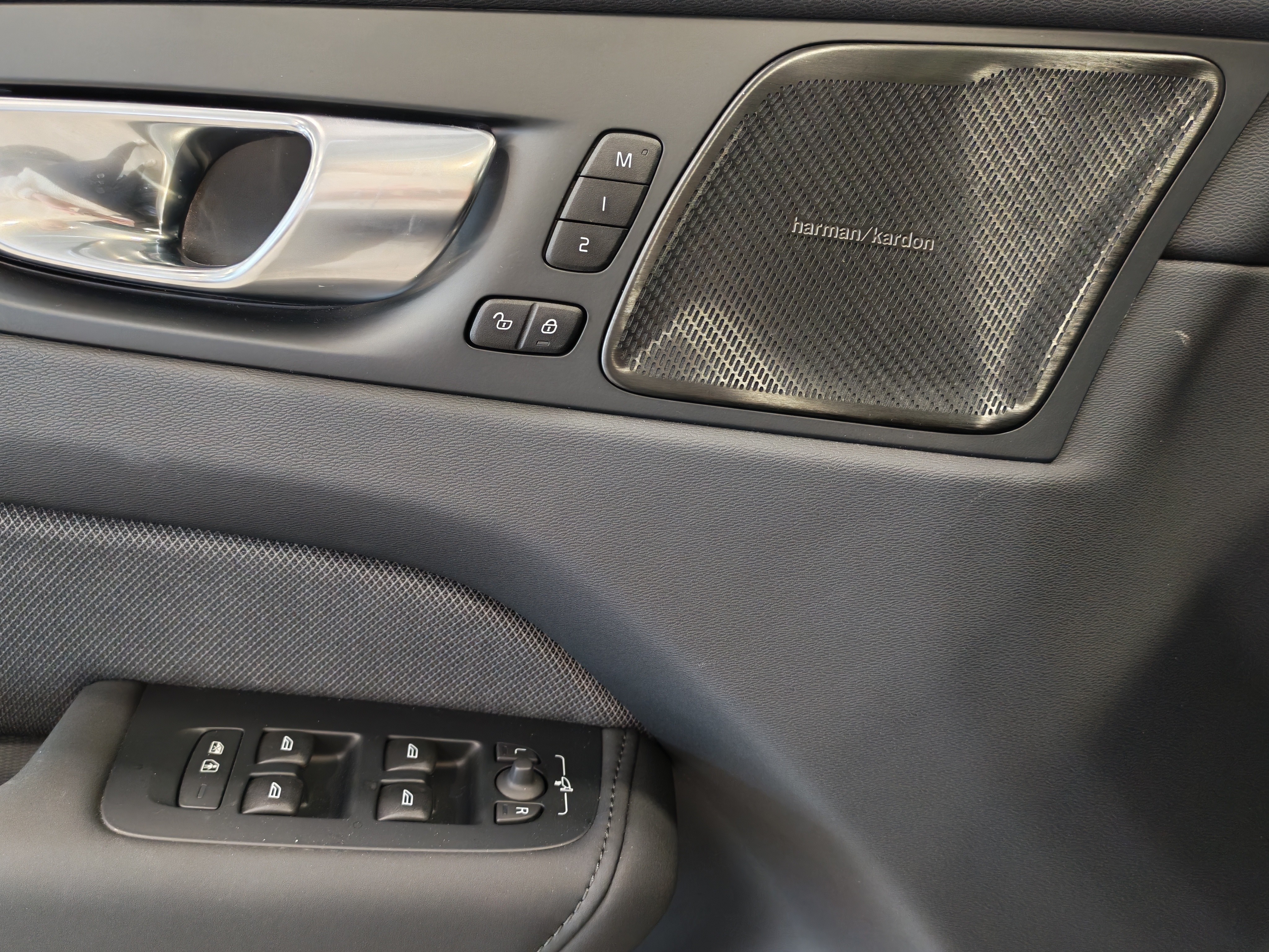 Volvo XC60 T6 AWD LONG RANGE PLUS BLACK EDITION