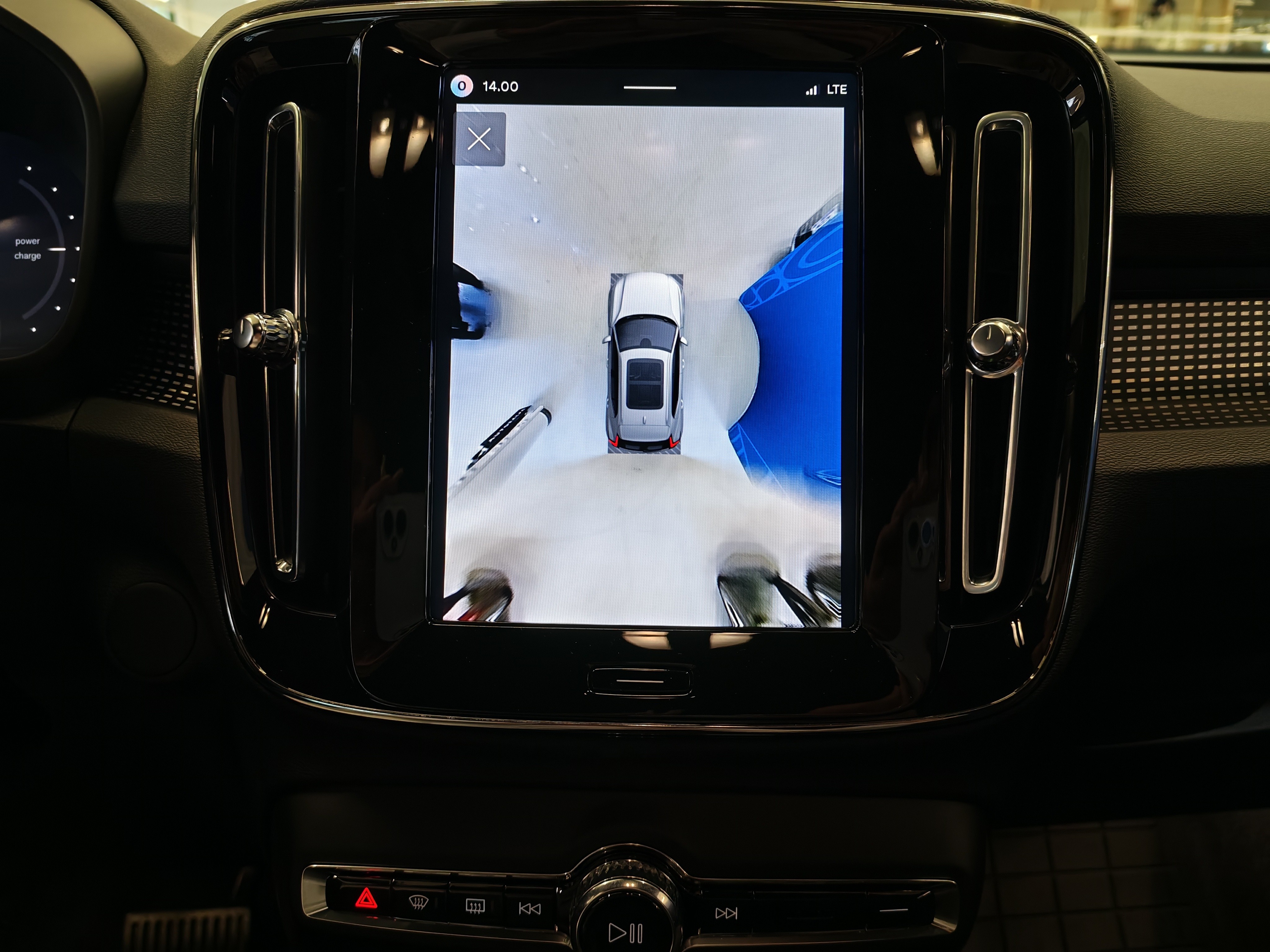 Volvo EX40 SINGLE EXTENDED RANGE PLUS BLACK EDITION