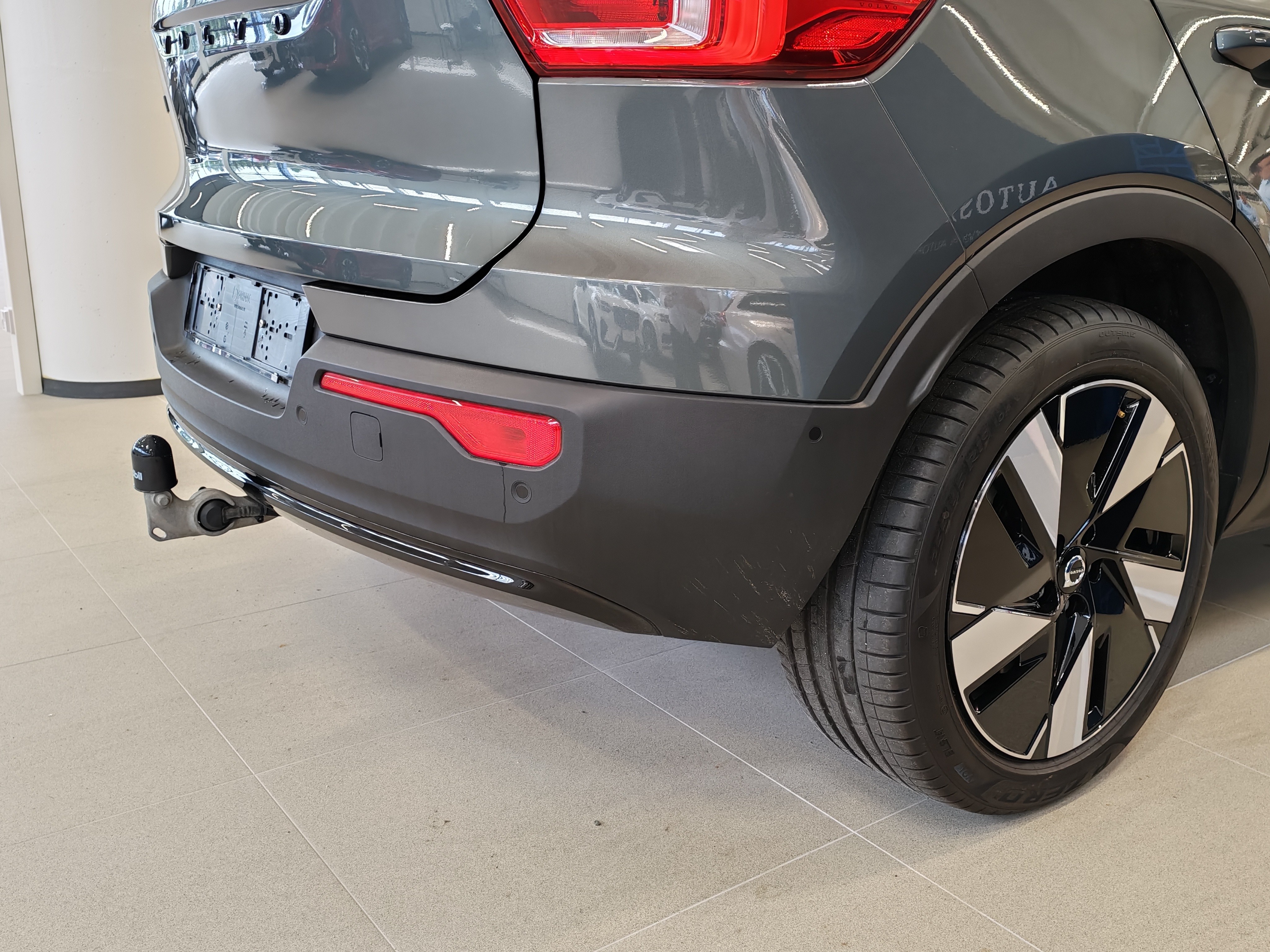 Volvo EX40 SINGLE EXTENDED RANGE PLUS BLACK EDITION
