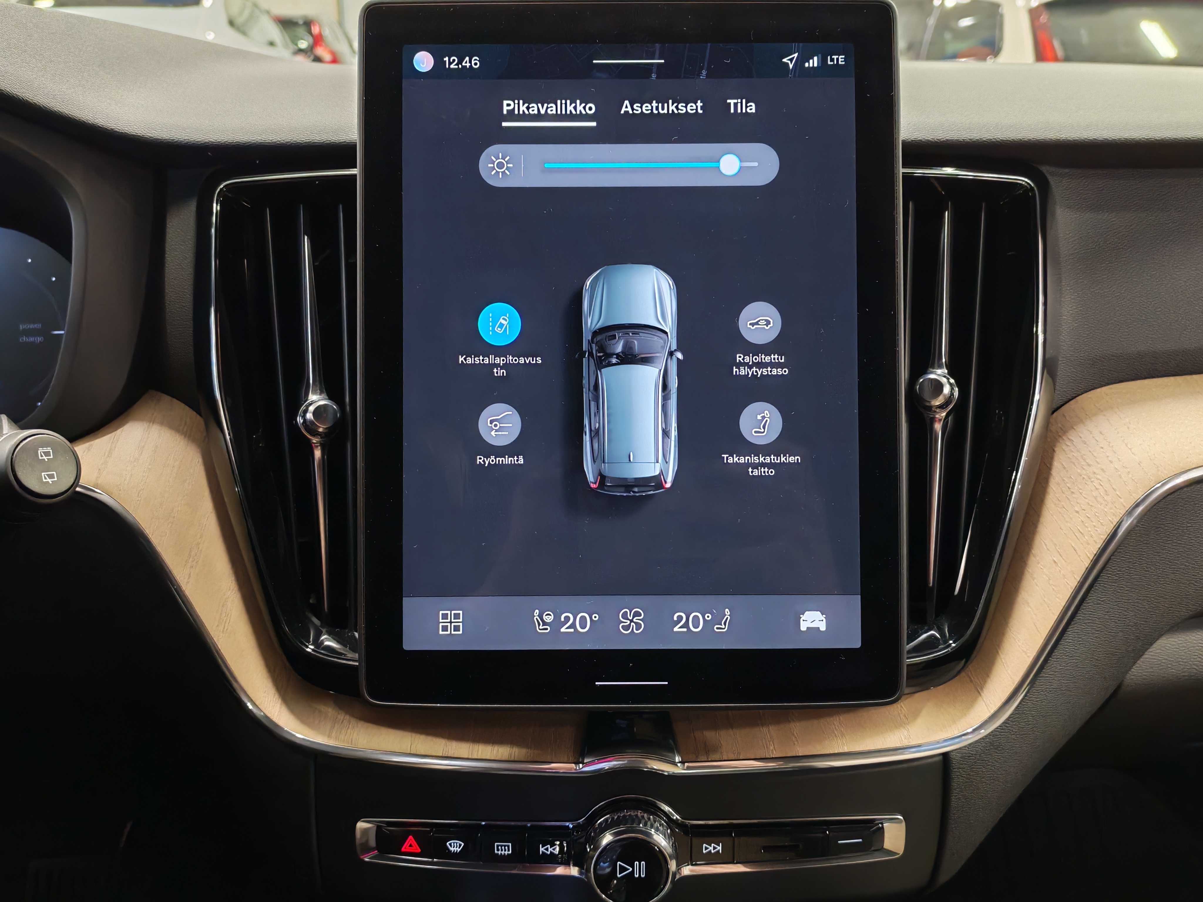 Volvo XC60 T6 AWD LONG RANGE PLUS DARK TAKUU 24KK/40TKM.