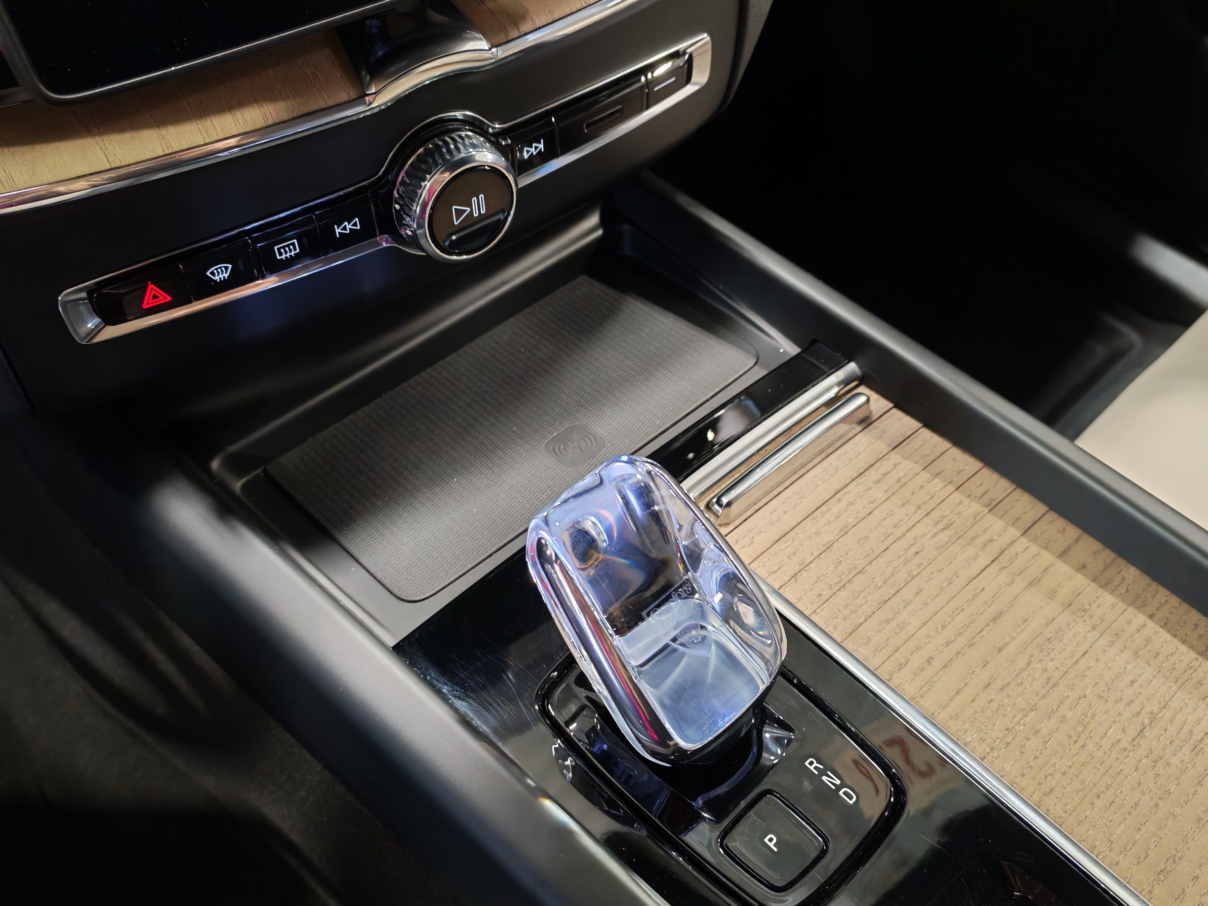 Volvo XC60 T6 AWD LONG RANGE PLUS DARK TAKUU 24KK/40TKM.