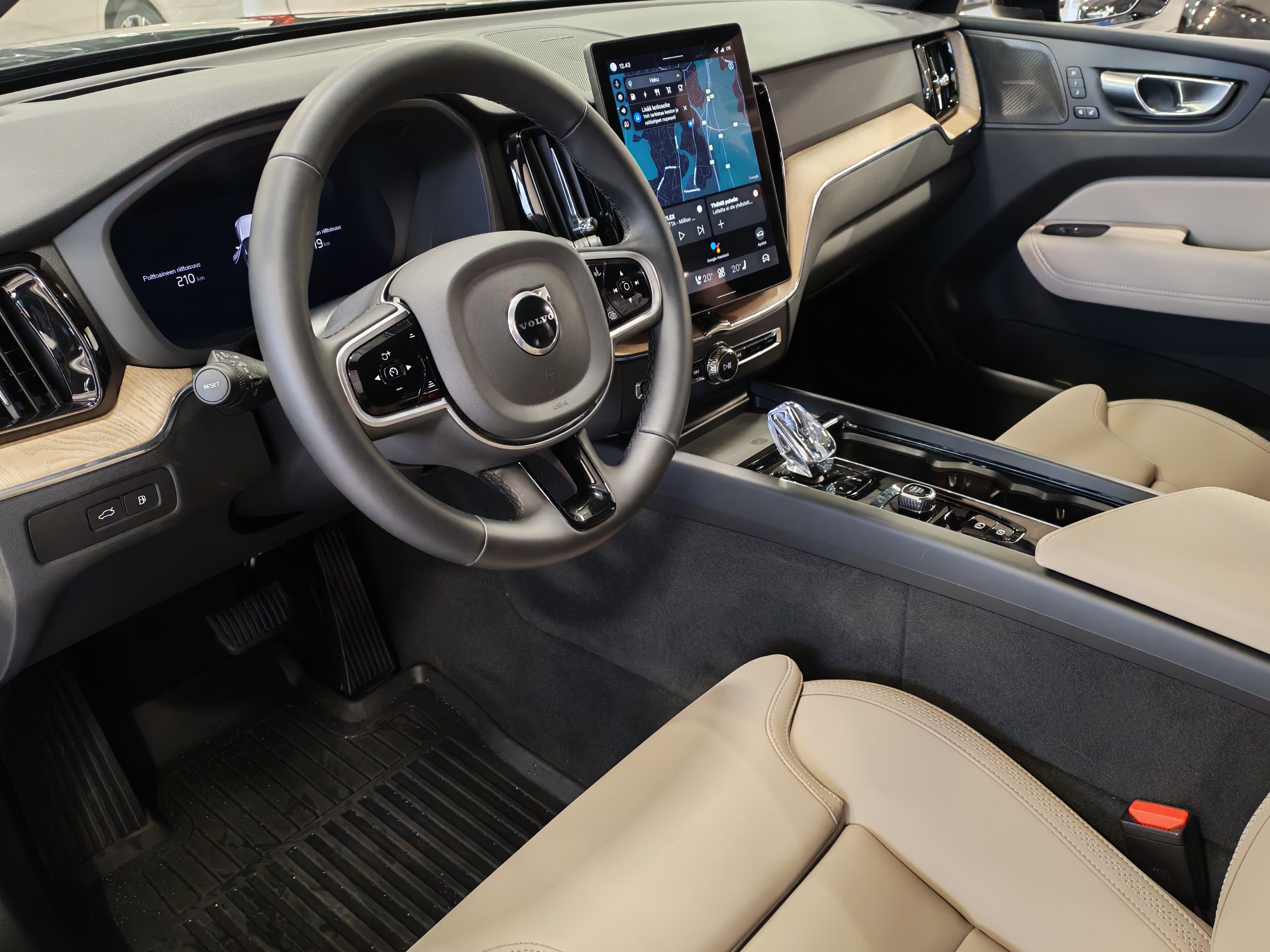 Volvo XC60 T6 AWD LONG RANGE PLUS DARK TAKUU 24KK/40TKM.