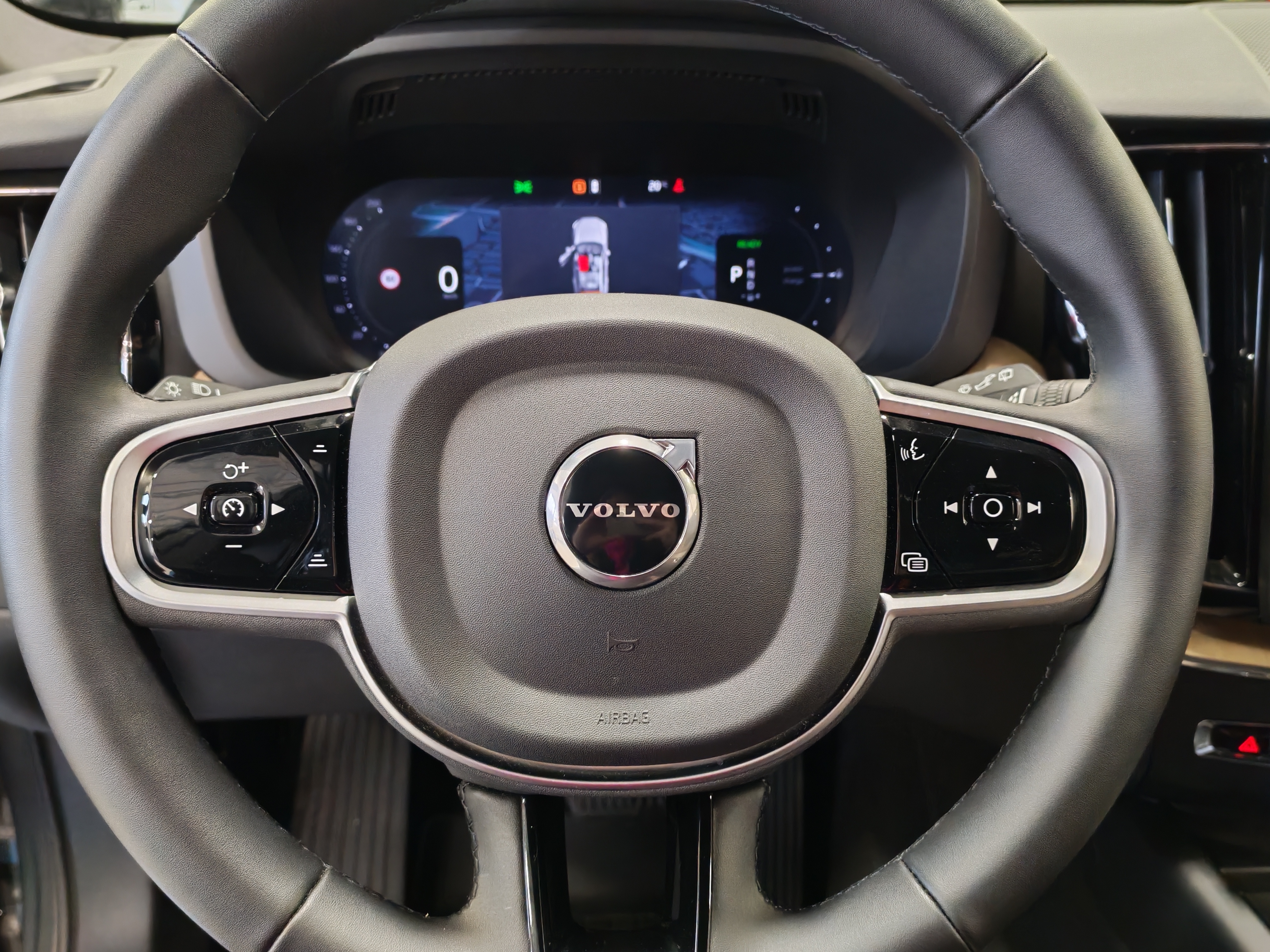 Volvo XC60 T6 AWD LONG RANGE PLUS DARK TAKUU 24KK/40TKM.