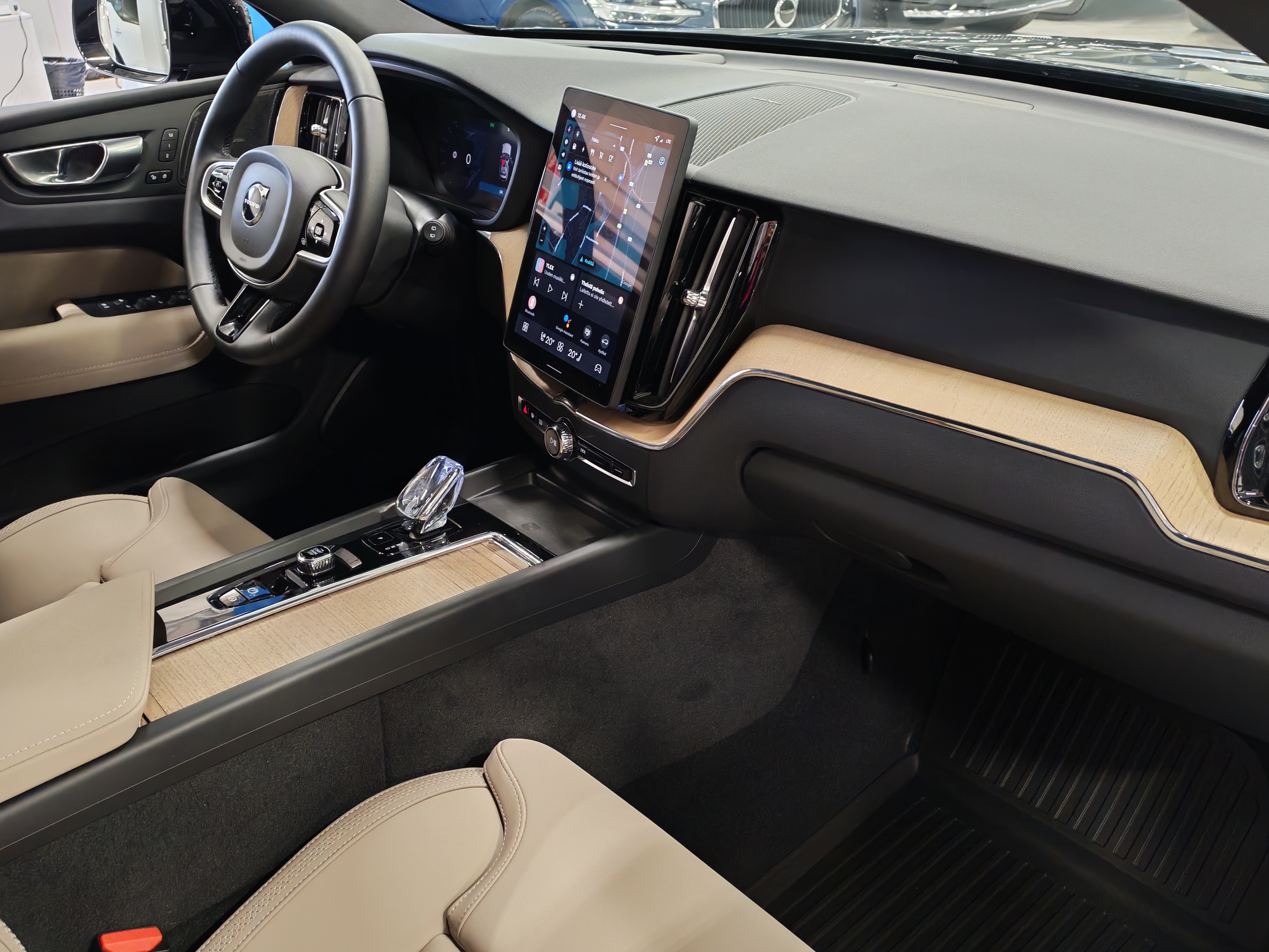 Volvo XC60 T6 AWD LONG RANGE PLUS DARK TAKUU 24KK/40TKM.