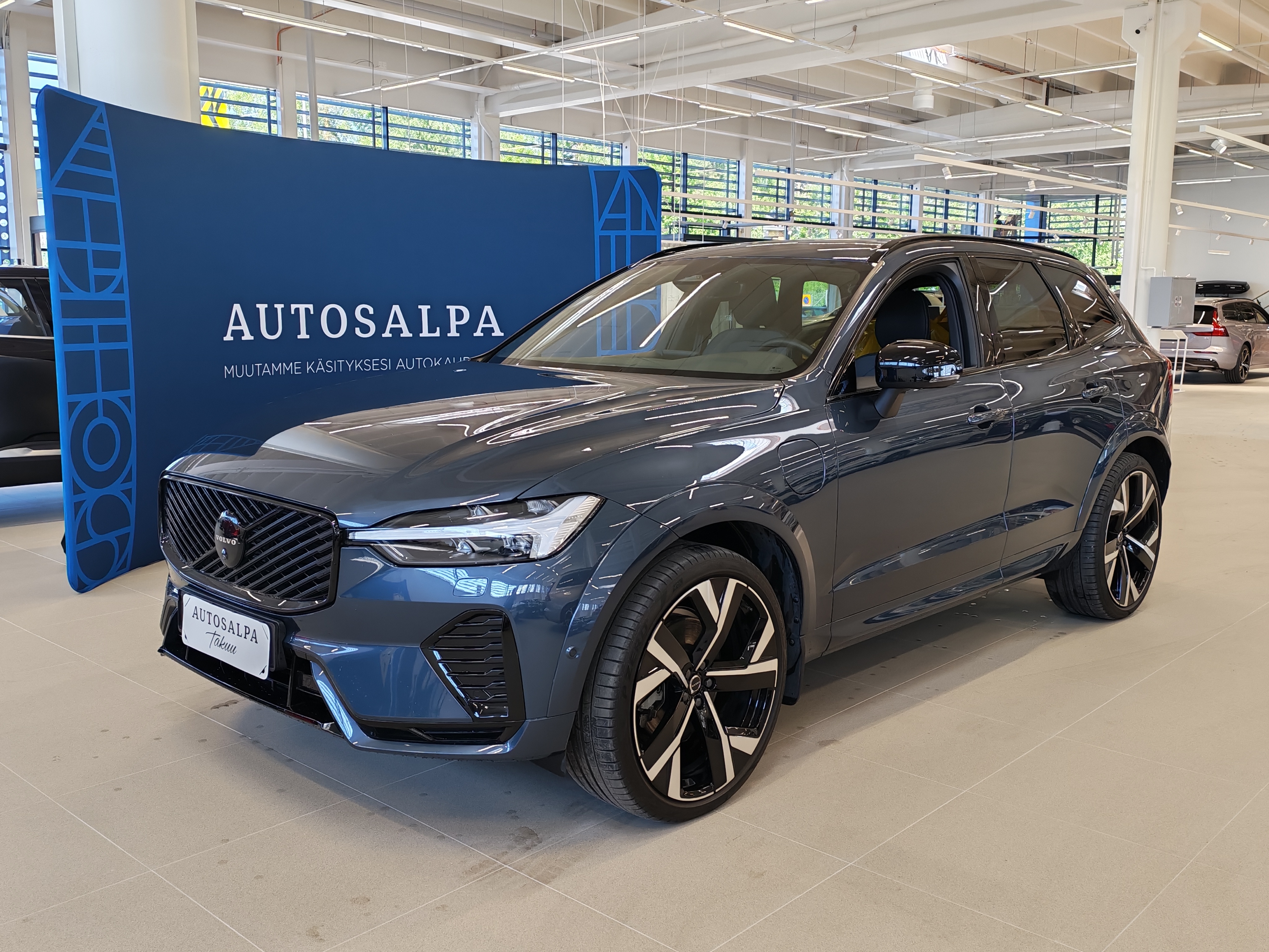 Volvo XC60 T6 AWD LONG RANGE PLUS BLACK EDITION.
