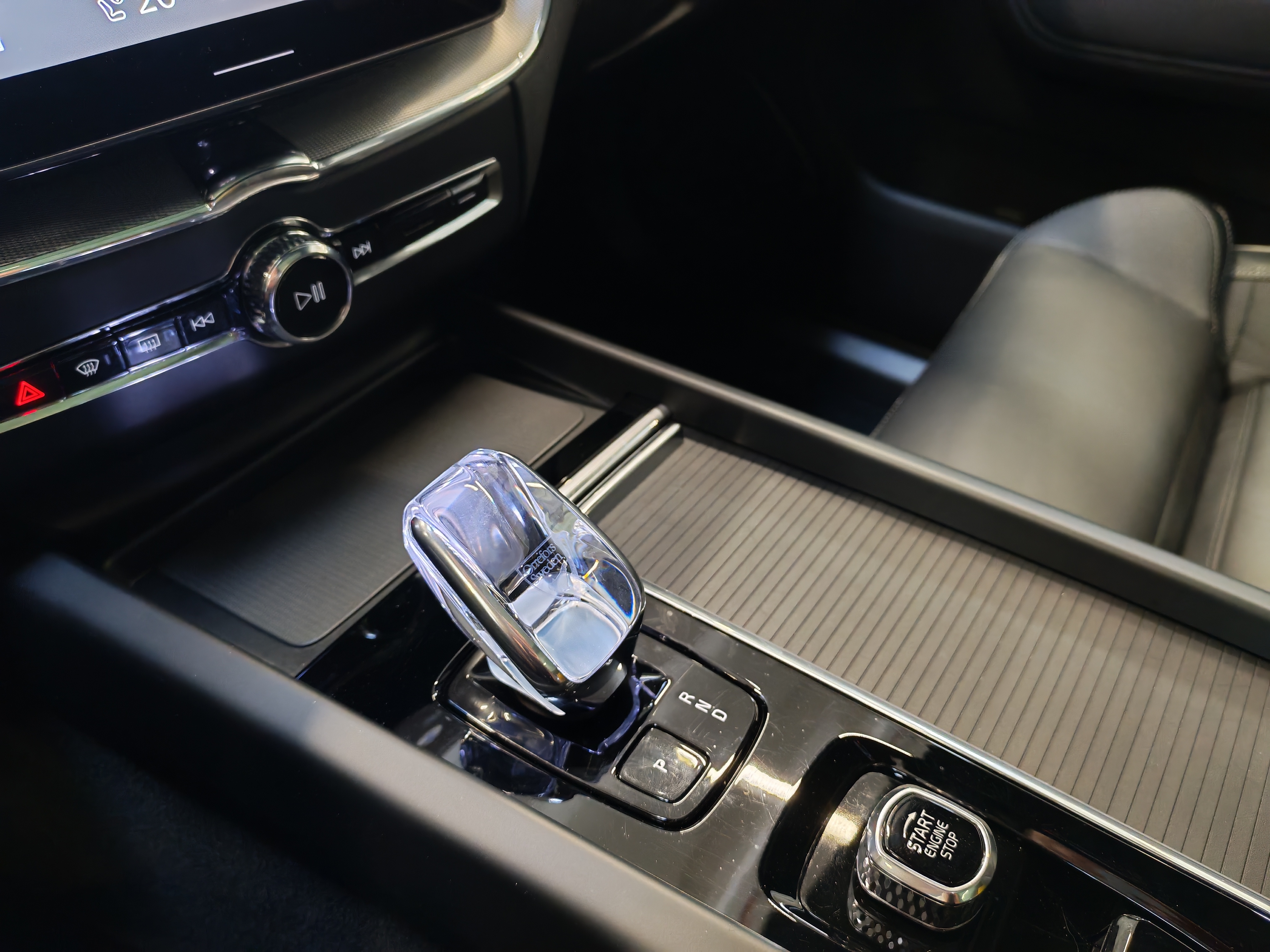 Volvo XC60 T6 AWD LONG RANGE PLUS BLACK EDITION.