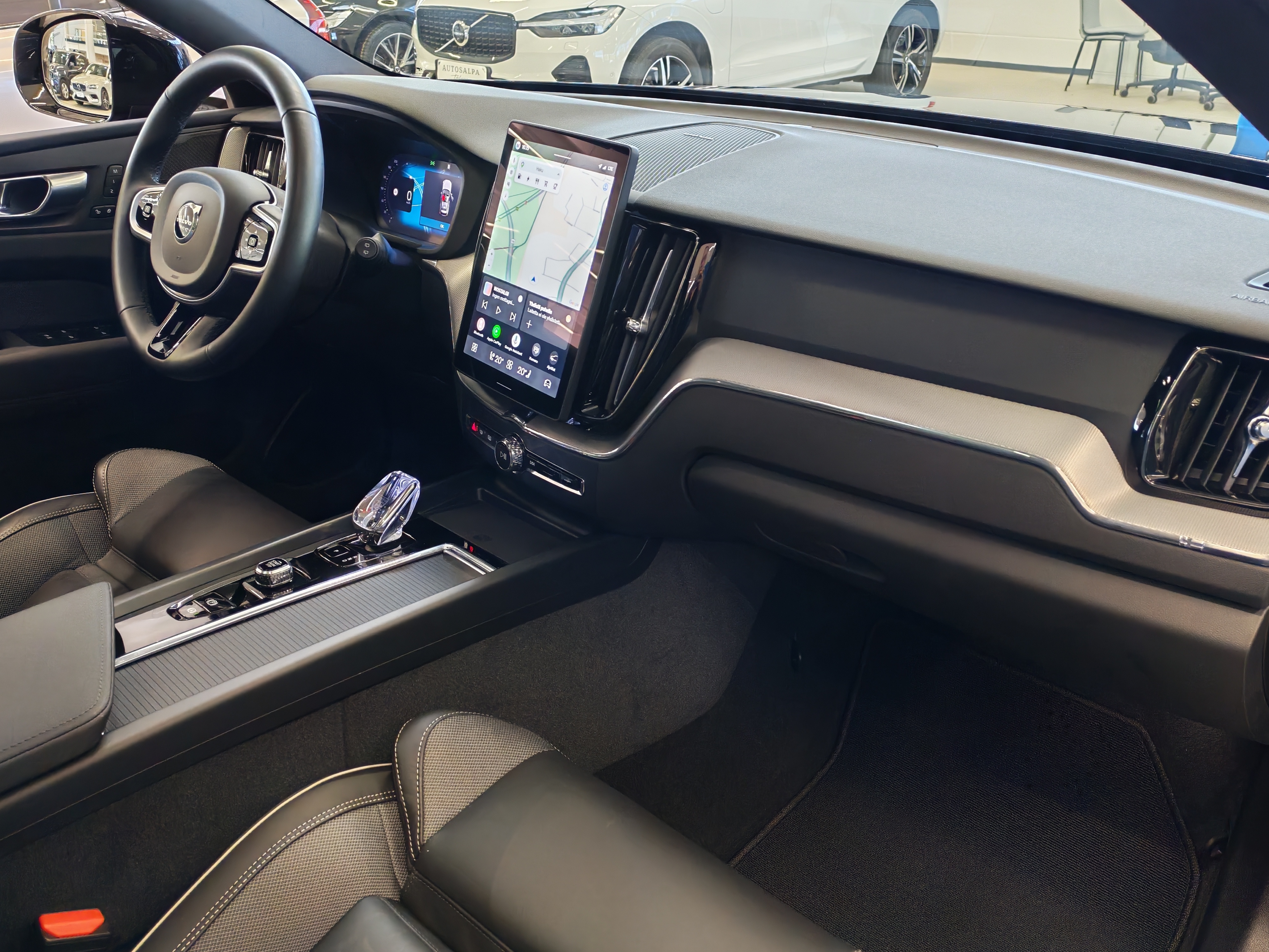 Volvo XC60 T6 AWD LONG RANGE PLUS BLACK EDITION.