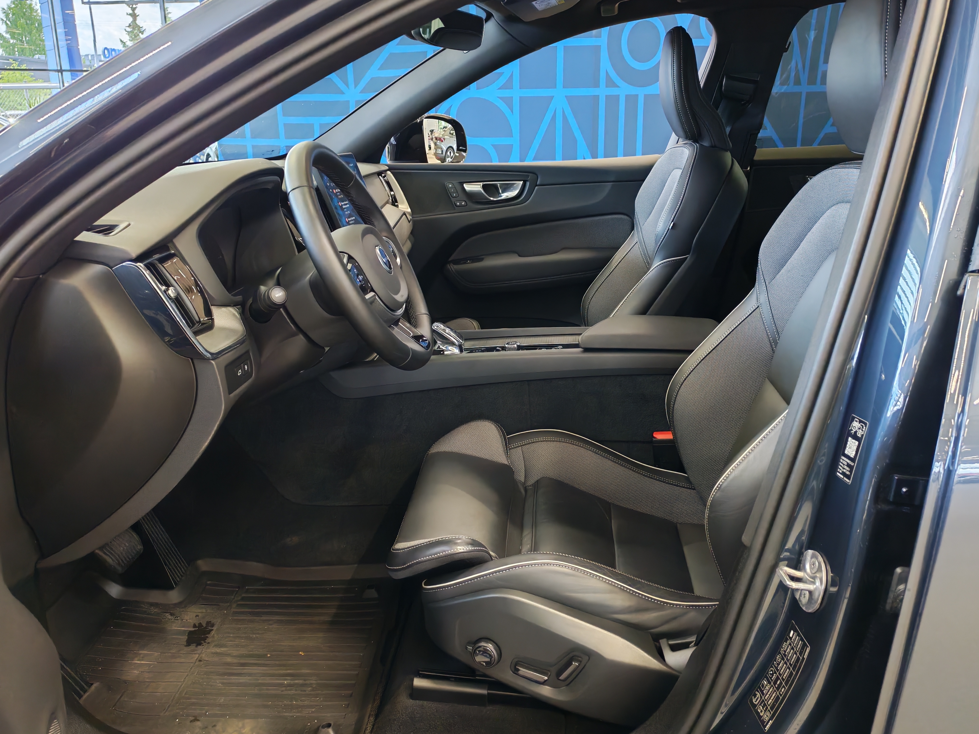 Volvo XC60 T6 AWD LONG RANGE PLUS BLACK EDITION