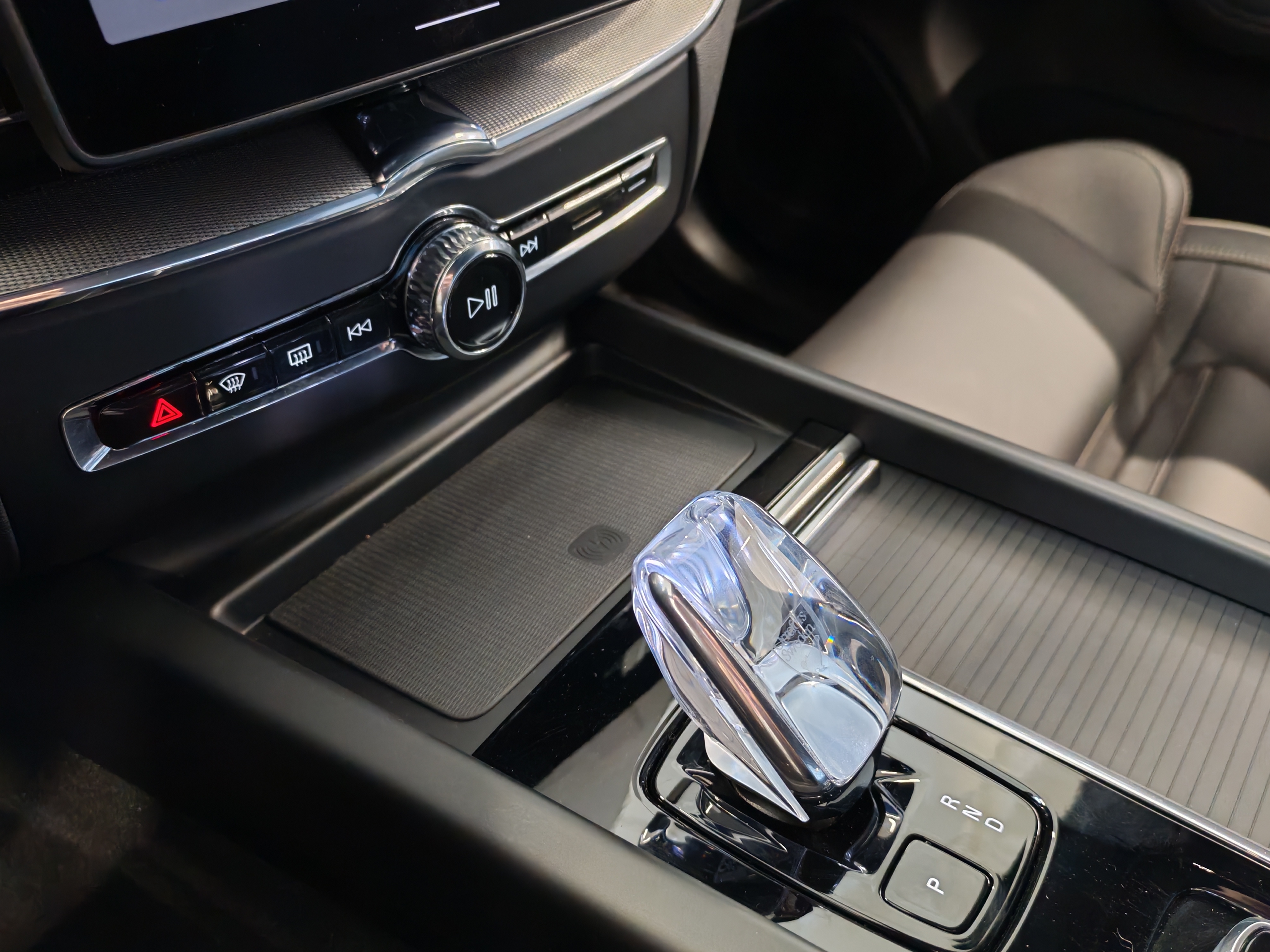 Volvo XC60 T6 AWD LONG RANGE PLUS BLACK EDITION