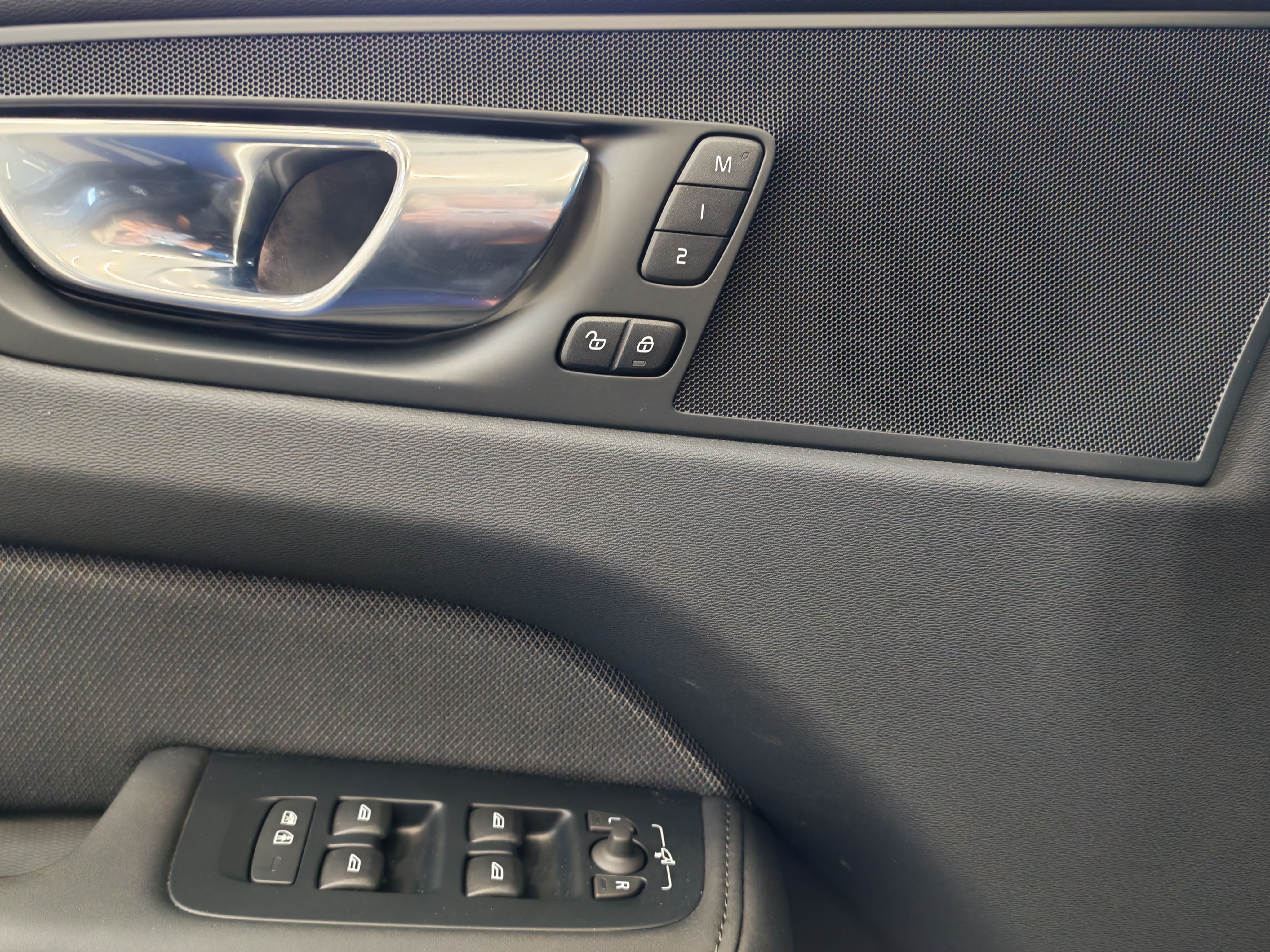Volvo XC60 T6 AWD LONG RANGE PLUS BLACK EDITION