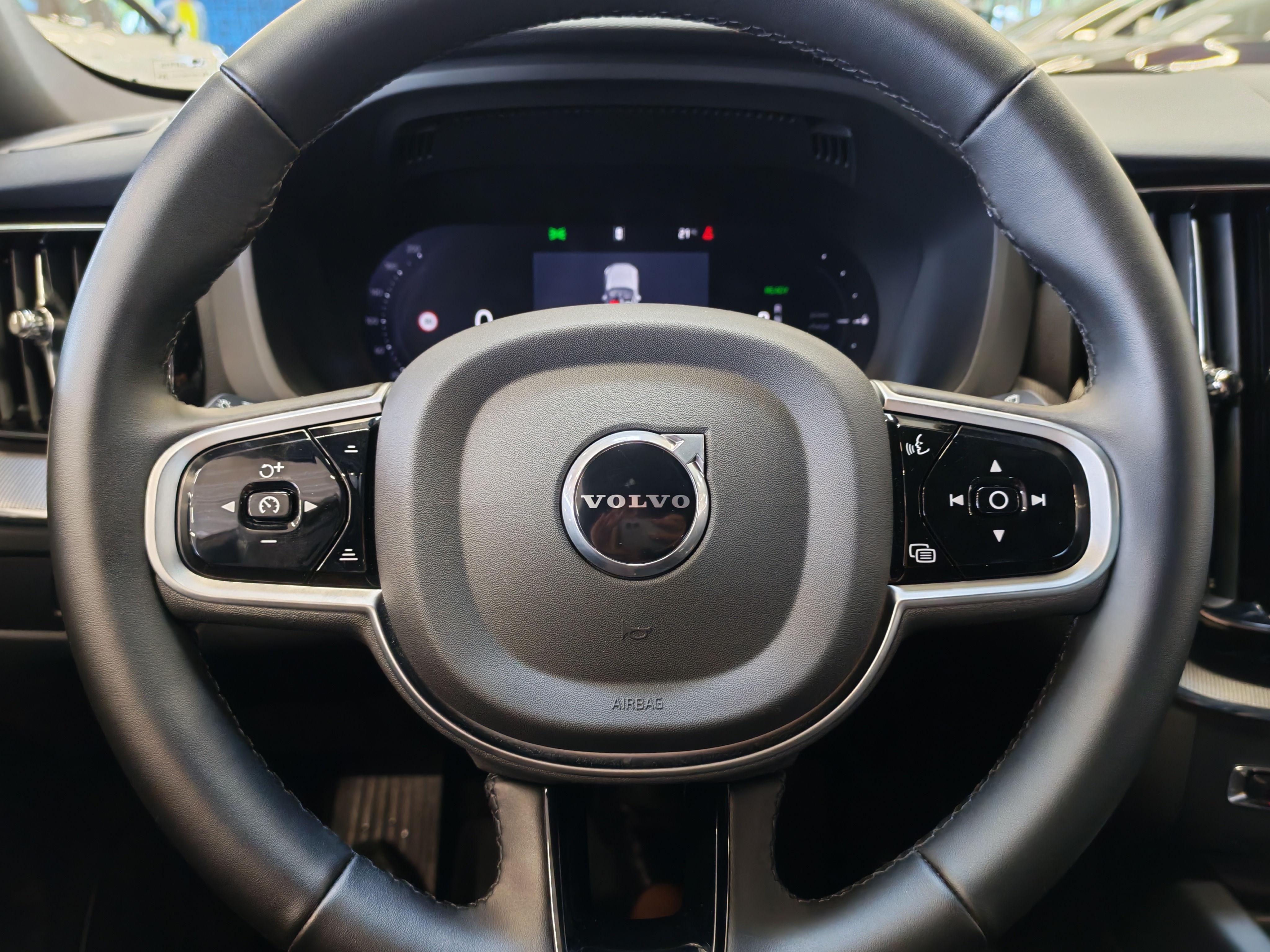 Volvo XC60 T6 AWD LONG RANGE PLUS BLACK EDITION