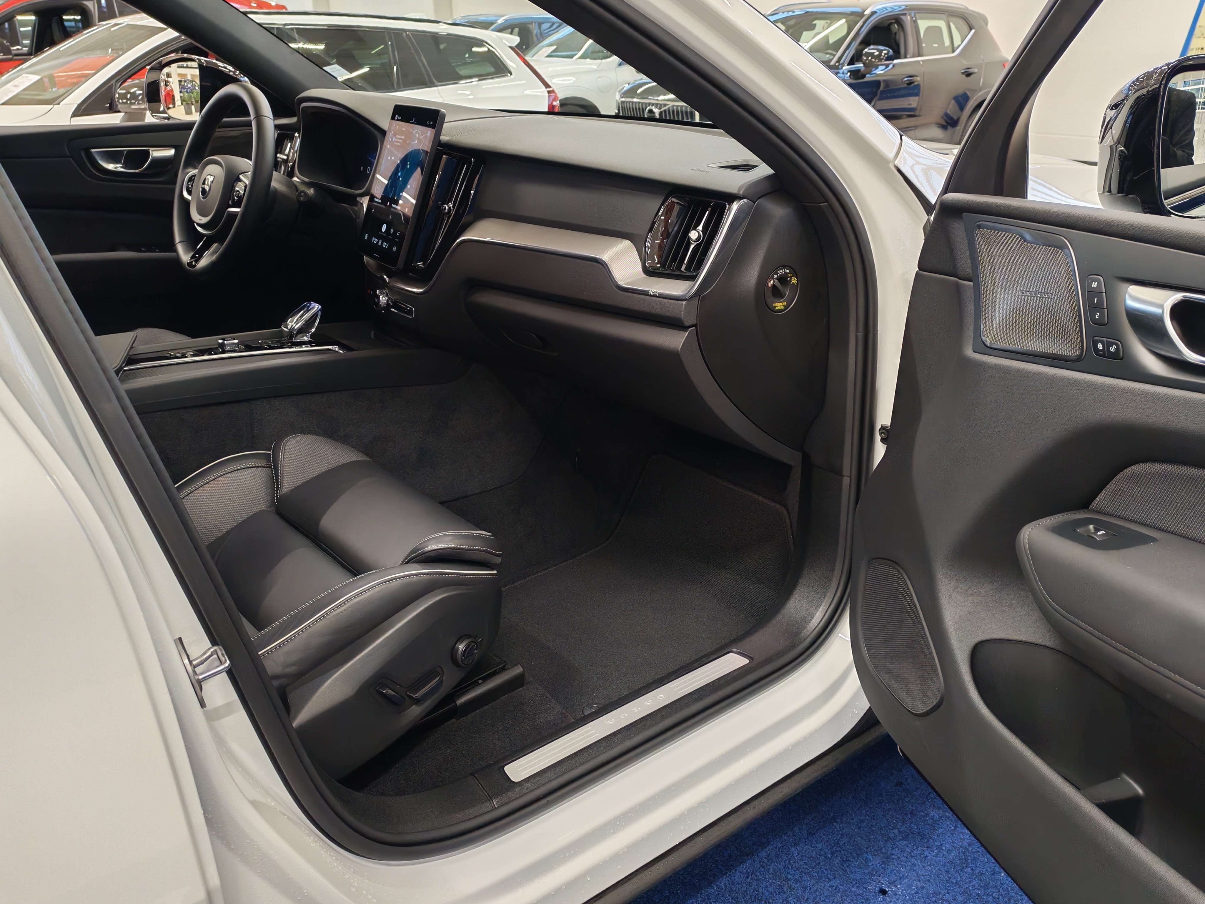 Volvo XC60 T6 AWD LONG RANGE PLUS BLACK EDITION