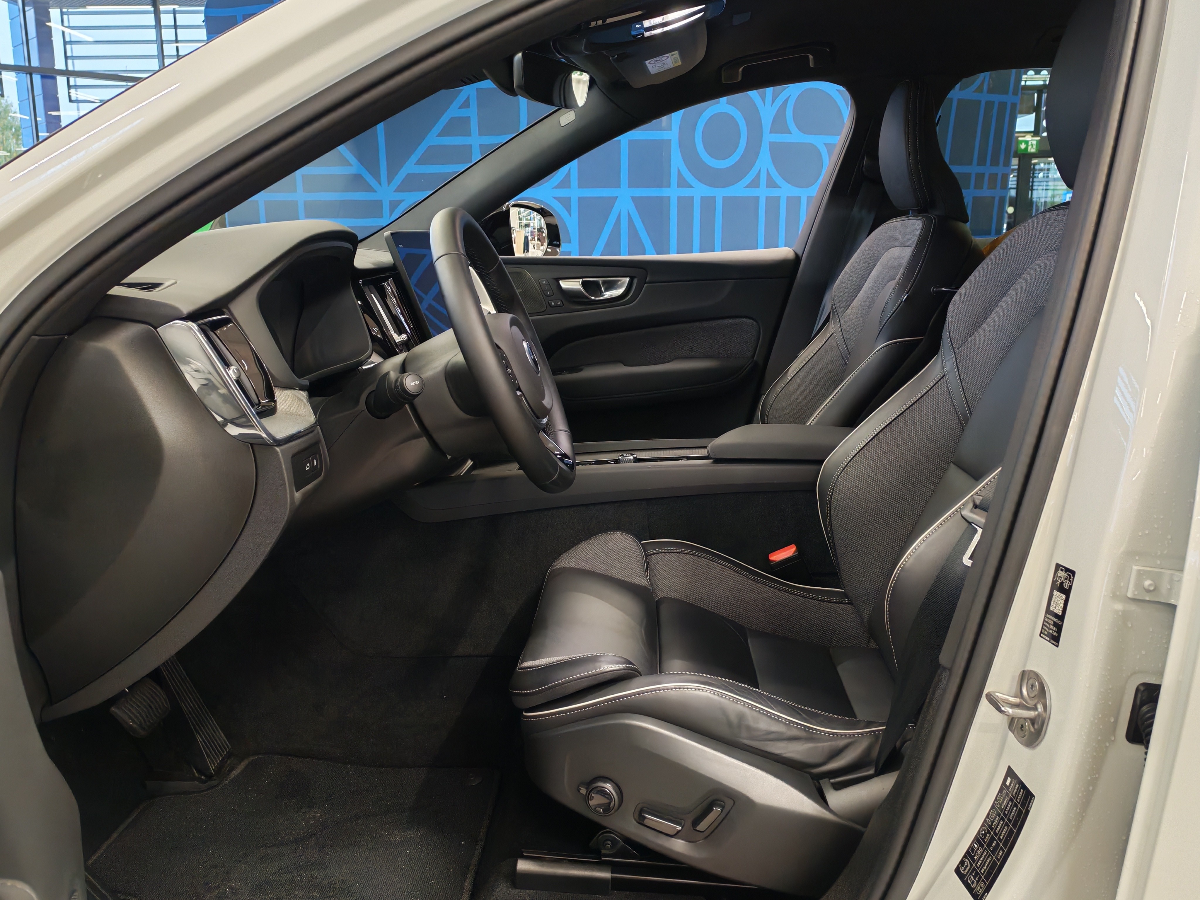Volvo XC60 T6 AWD LONG RANGE PLUS BLACK EDITION