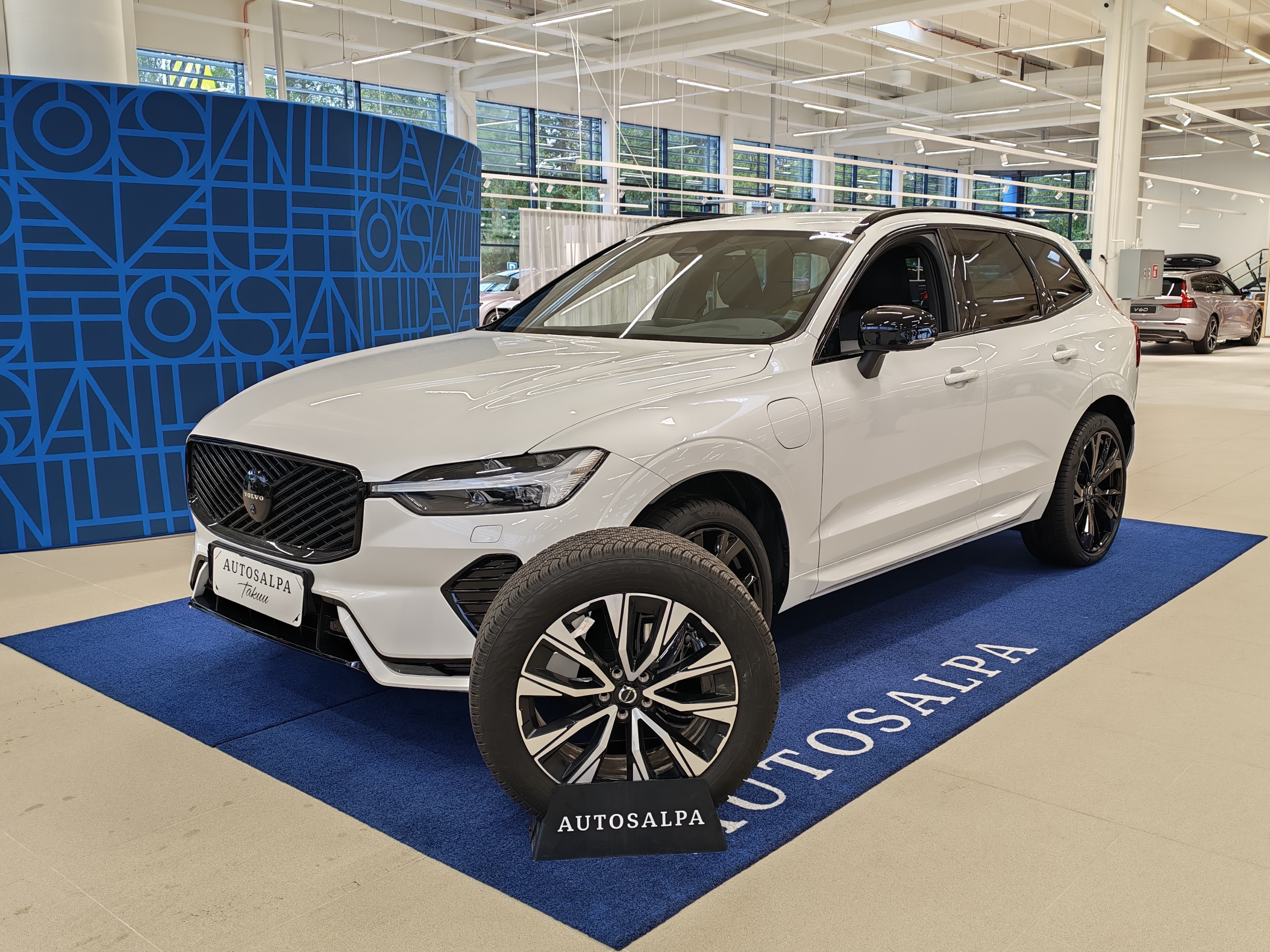 Volvo XC60 T6 AWD LONG RANGE PLUS BLACK EDITION