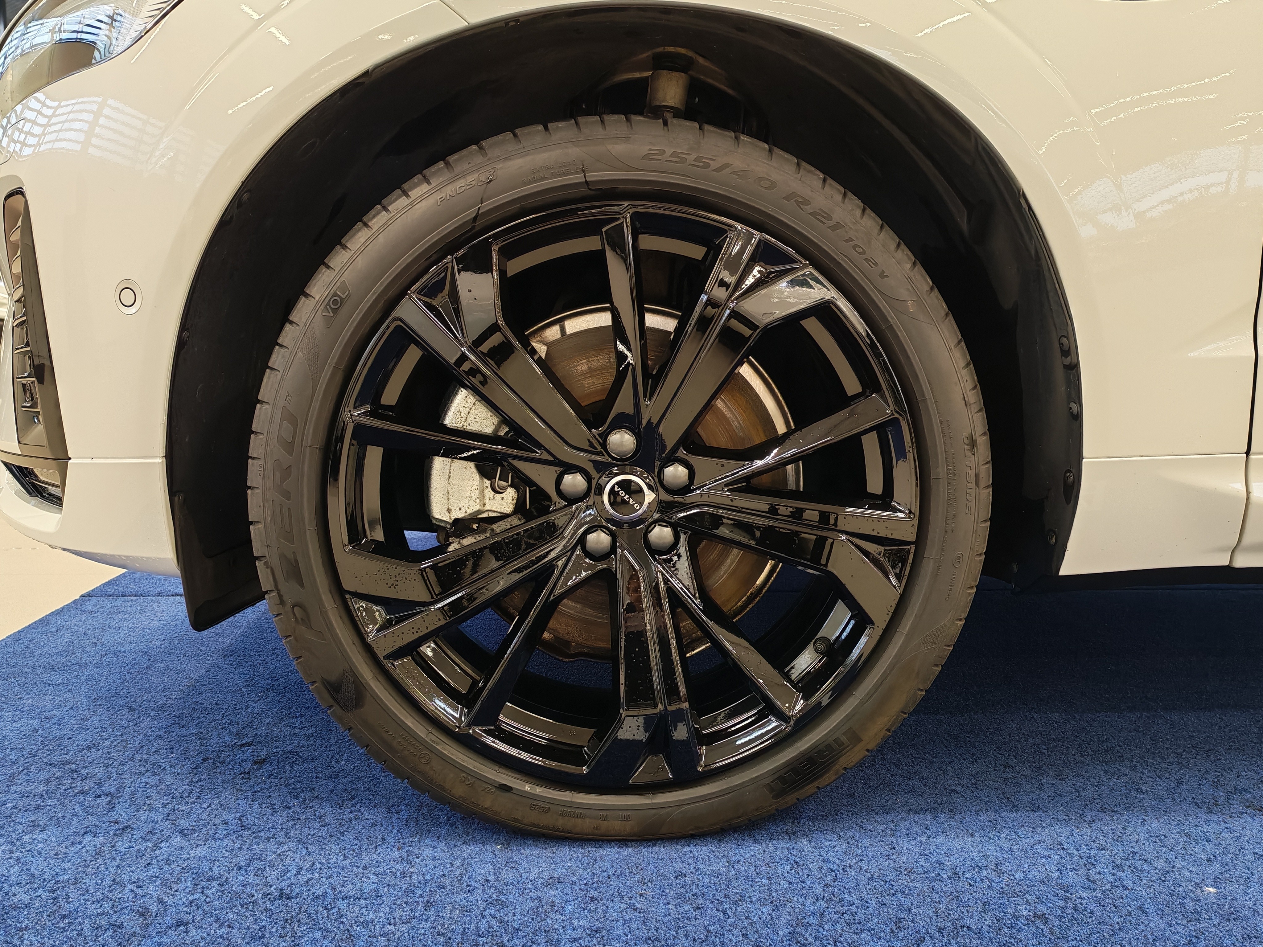 Volvo XC60 T6 AWD LONG RANGE PLUS BLACK EDITION