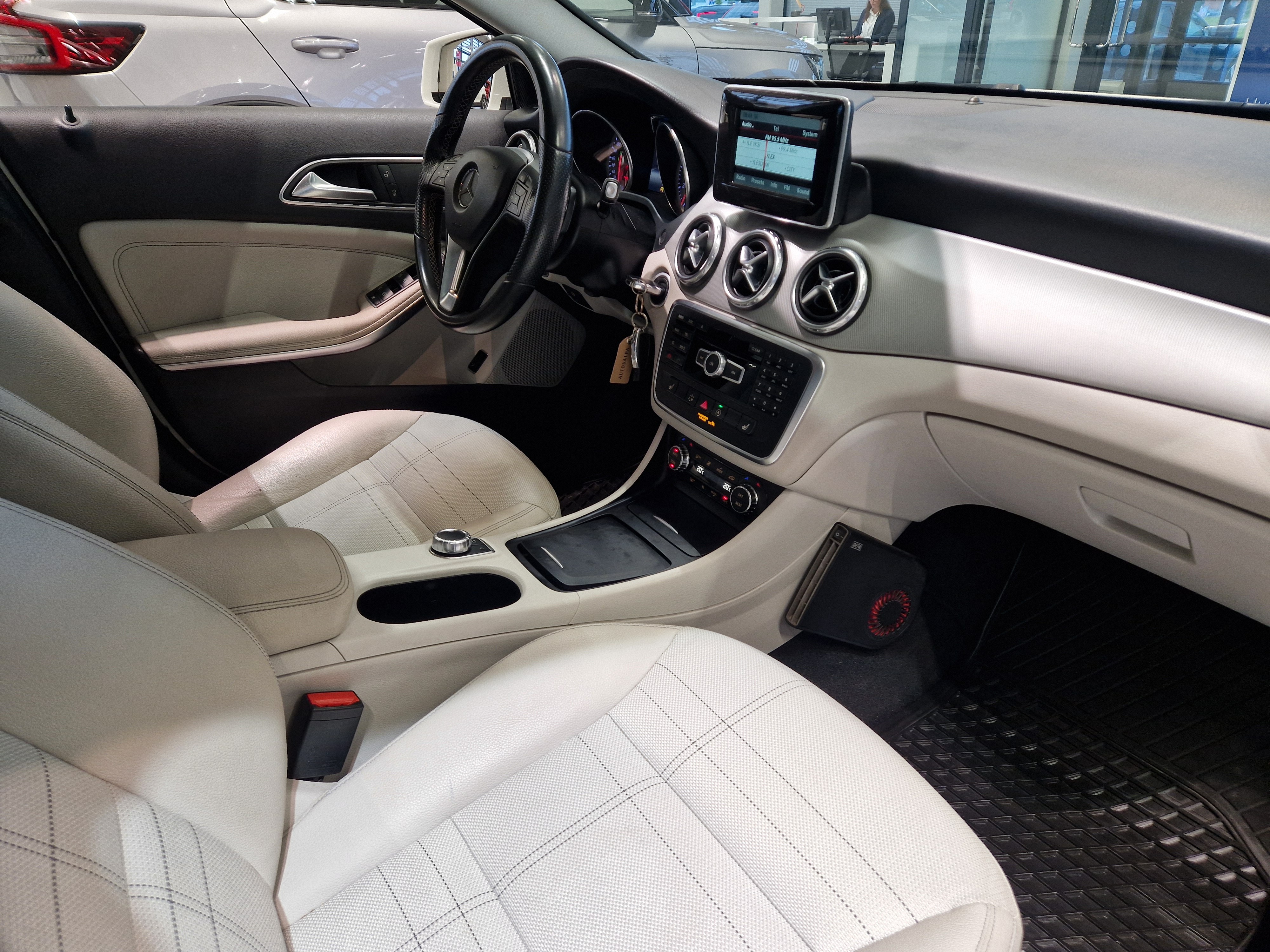 Mercedes-benz GLA 180 A PREMIUM BUSINESS