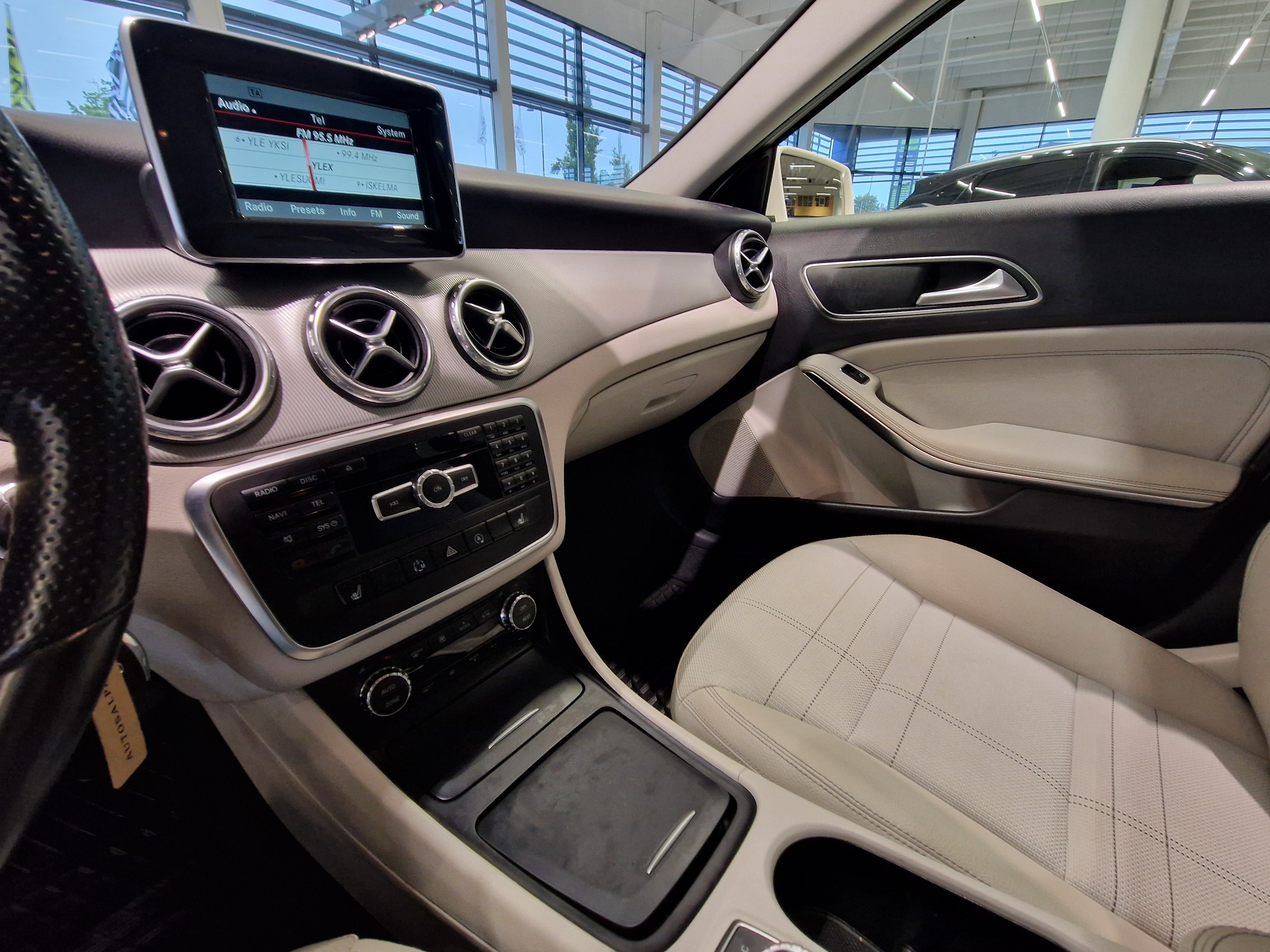 Mercedes-benz GLA 180 A PREMIUM BUSINESS