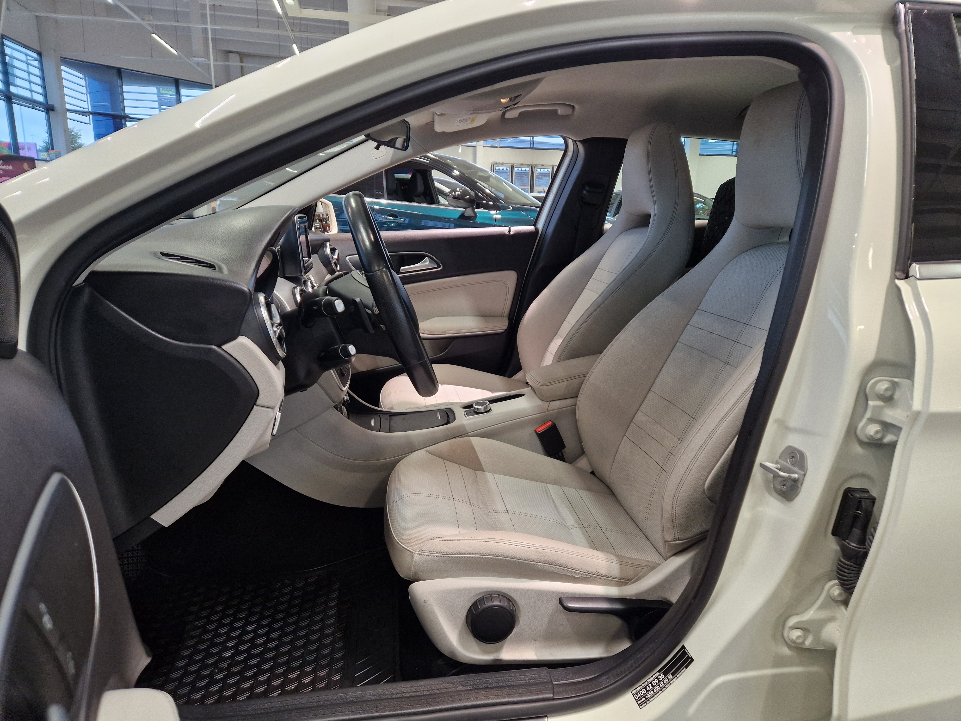 Mercedes-benz GLA 180 A PREMIUM BUSINESS