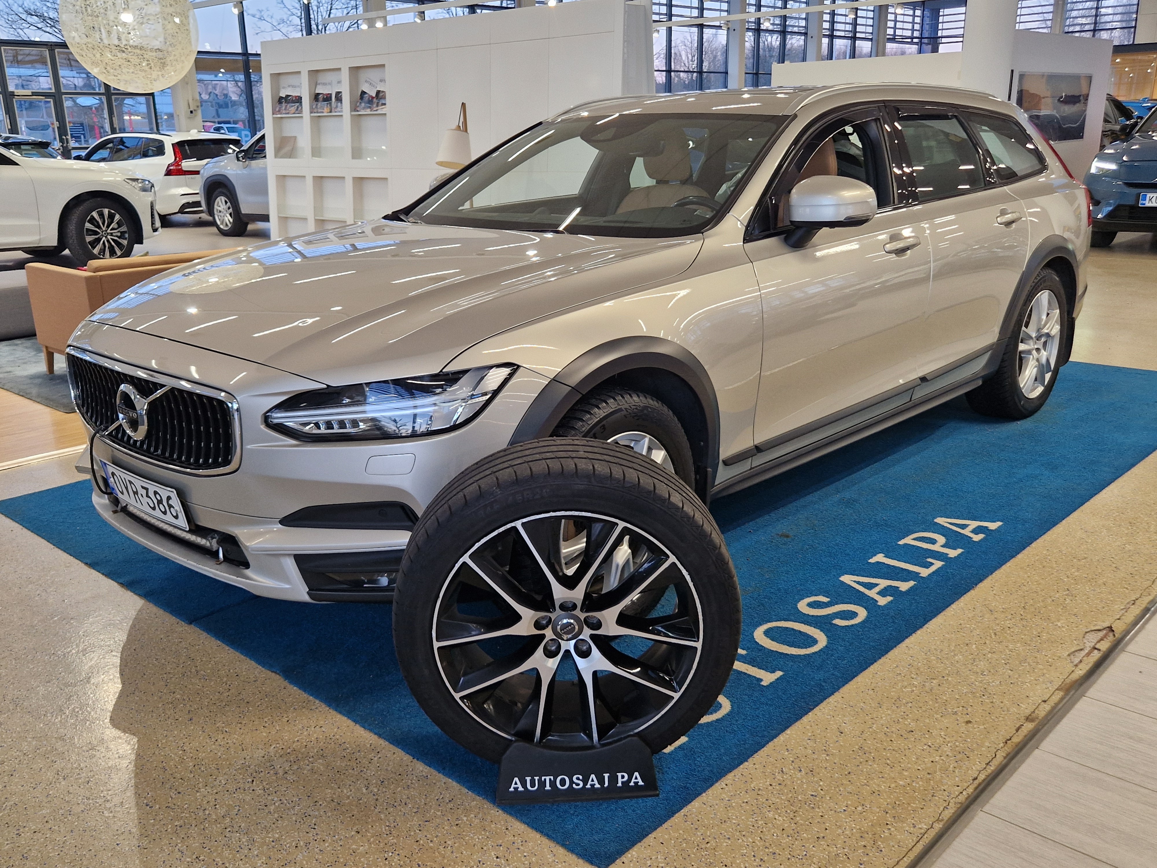 Volvo V90 Cross Country D5 AWD Pro aut 2017, kuva 2/22