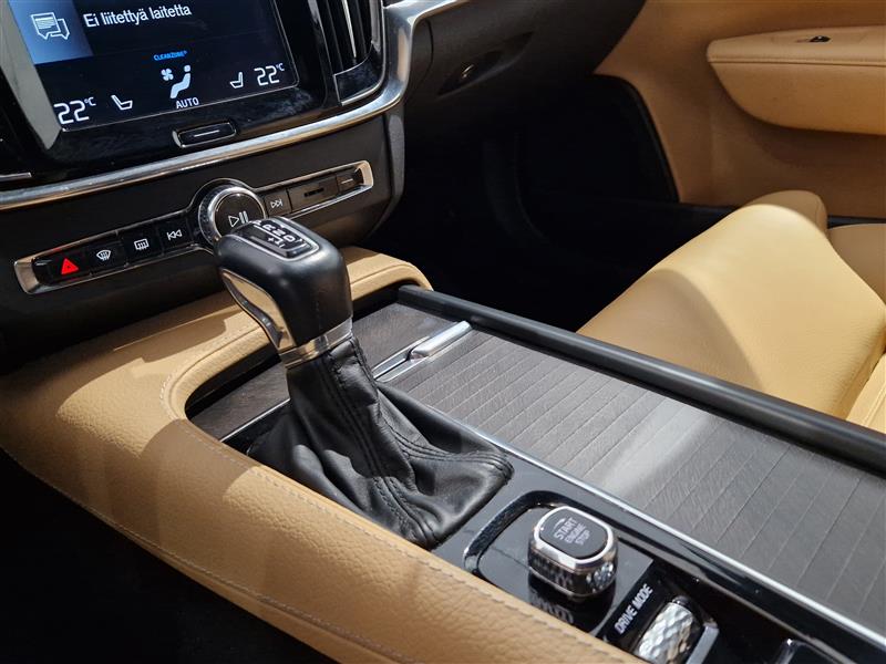 Volvo V90 CROSS COUNTRY D4 AWD PRO AUT. TAKUU 12KK/20TKM