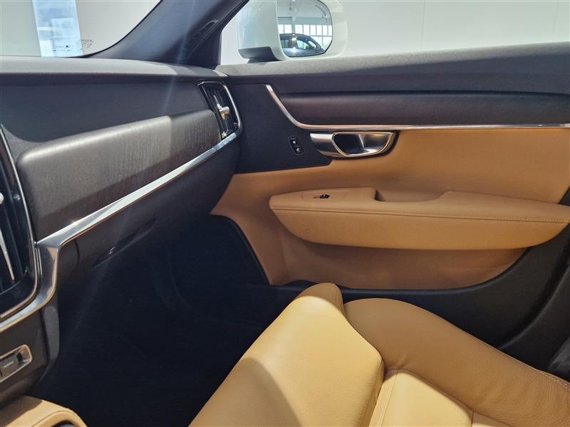 Volvo V90 CROSS COUNTRY D4 AWD PRO AUT. TAKUU 12KK/20TKM