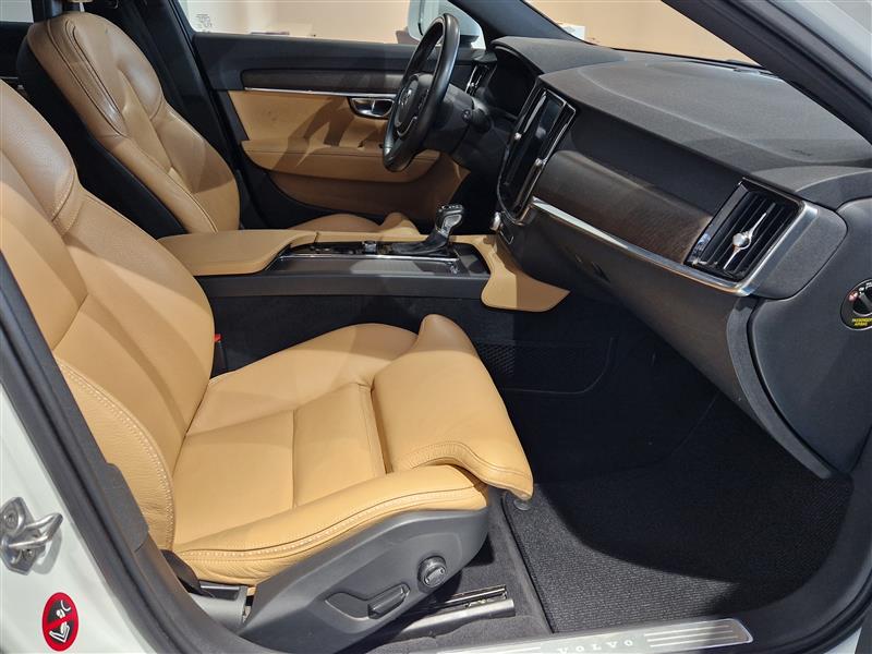 Volvo V90 CROSS COUNTRY D4 AWD PRO AUT. TAKUU 12KK/20TKM