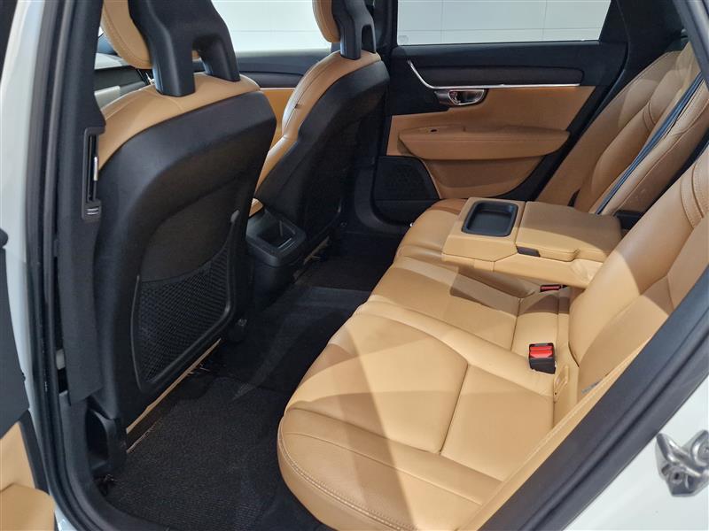 Volvo V90 CROSS COUNTRY D4 AWD PRO AUT. TAKUU 12KK/20TKM