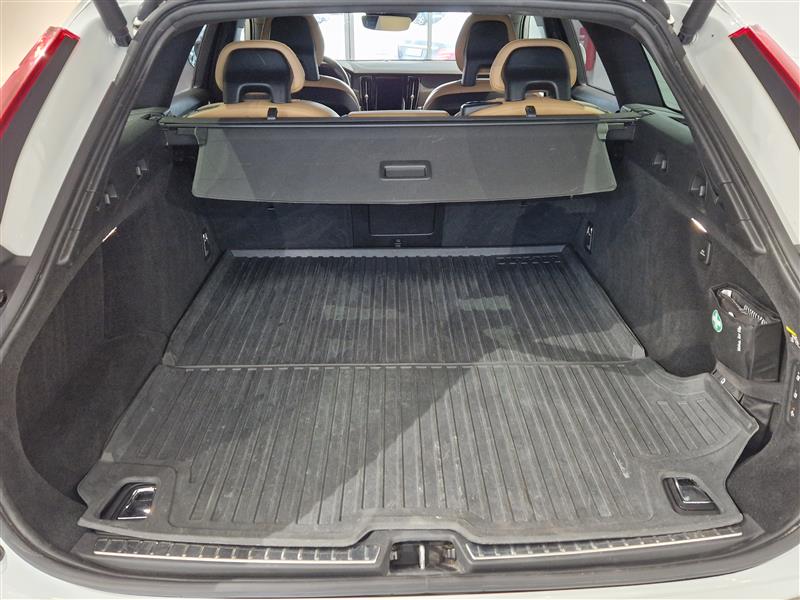 Volvo V90 CROSS COUNTRY D4 AWD PRO AUT. TAKUU 12KK/20TKM