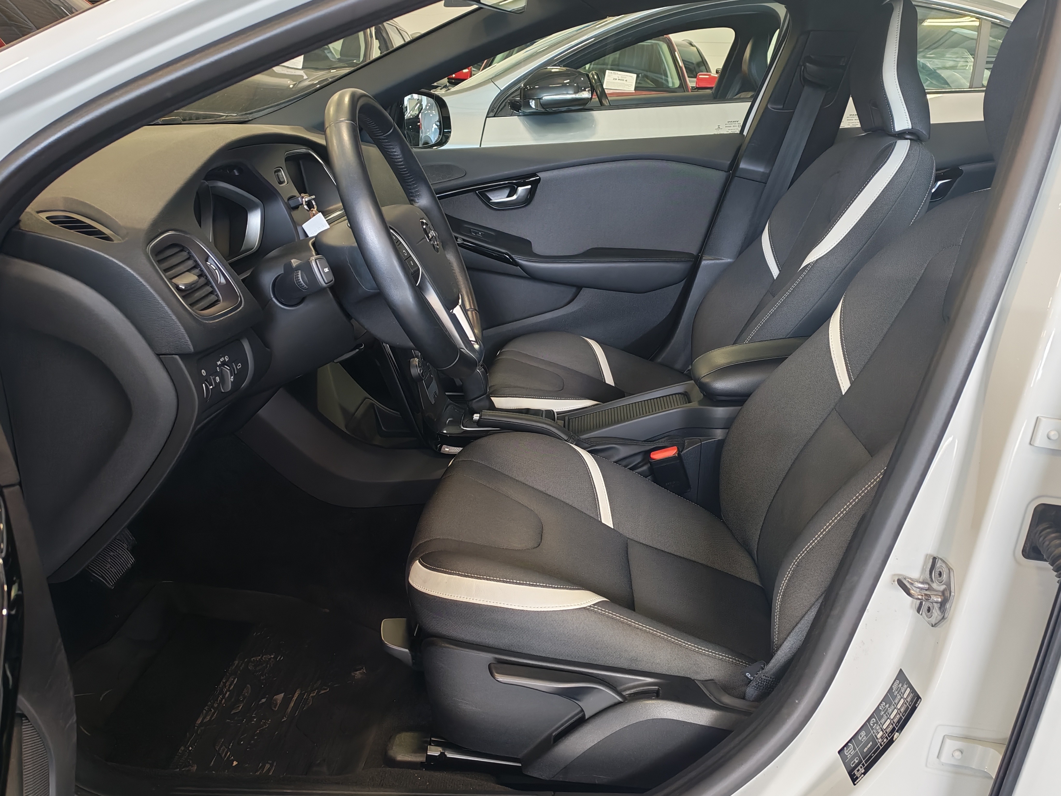 Volvo V40 D2 DYNAMIC EDITION AUT TAKUU 12KK/20TKM